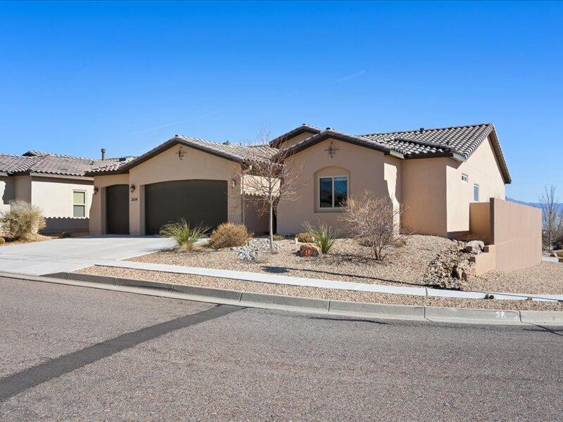 2624 La Luz Circle NE