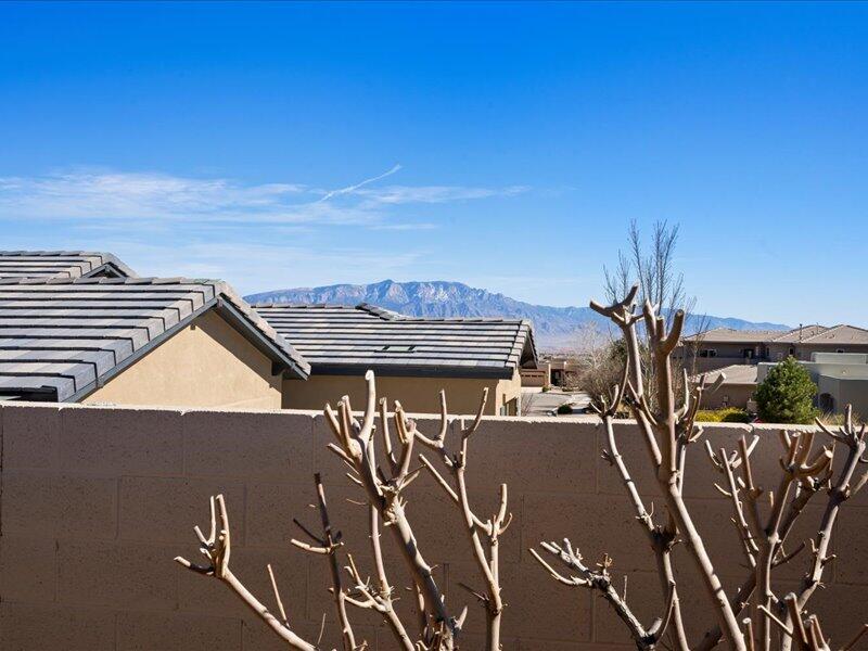 2624 La Luz Circle NE