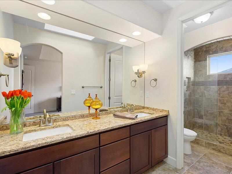 2624 La Luz Circle NE