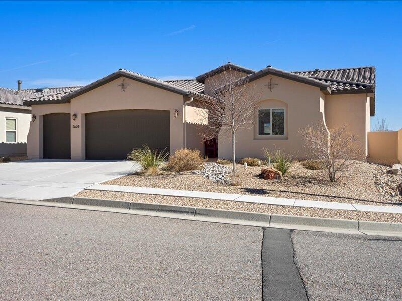 2624 La Luz Circle NE