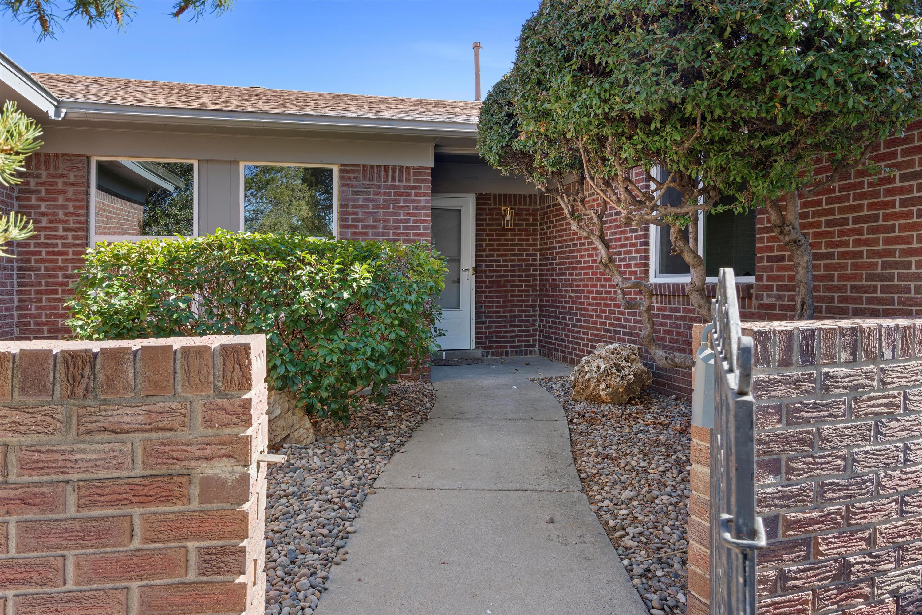 3736 Mount Rainier Drive NE