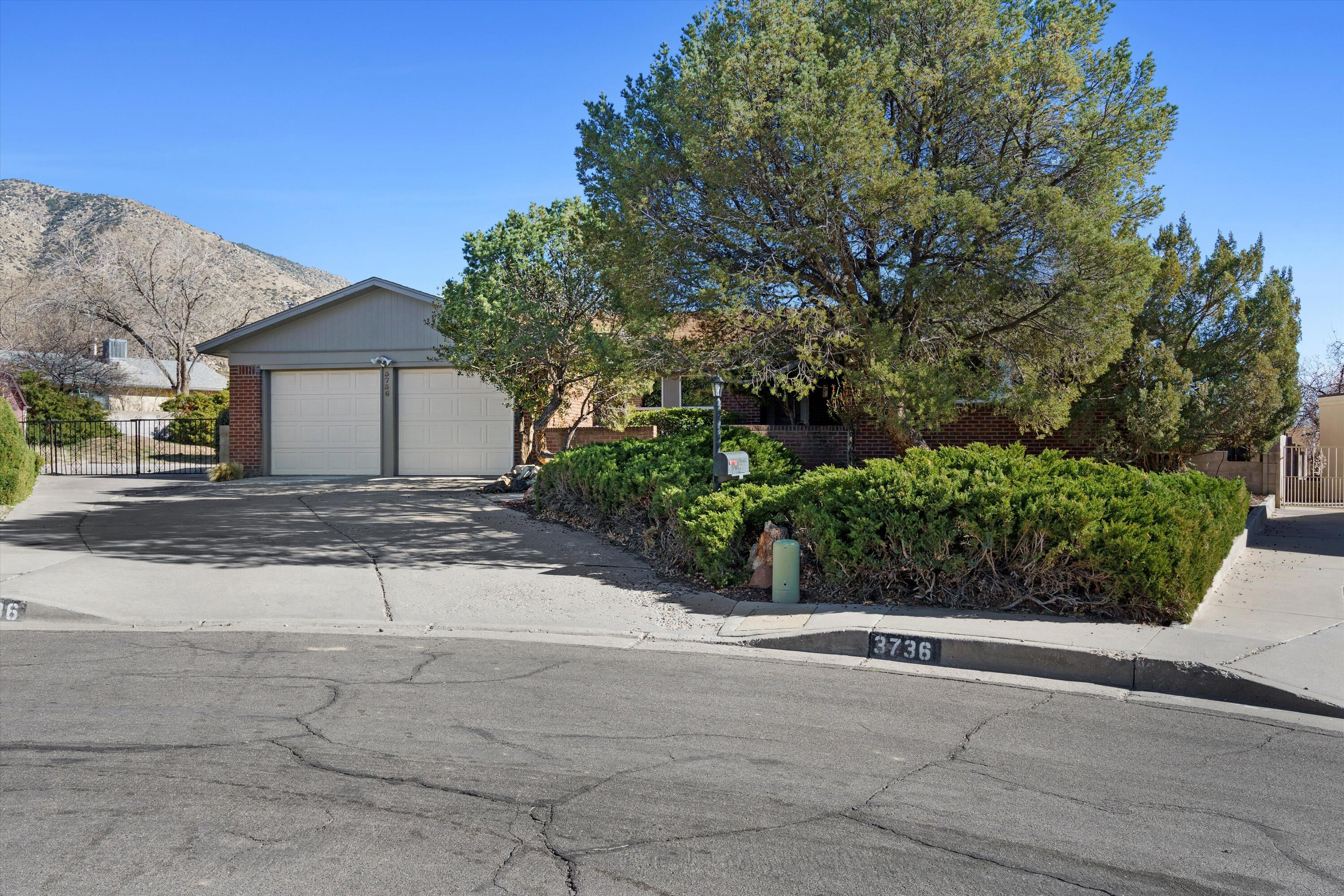 3736 Mount Rainier Drive NE