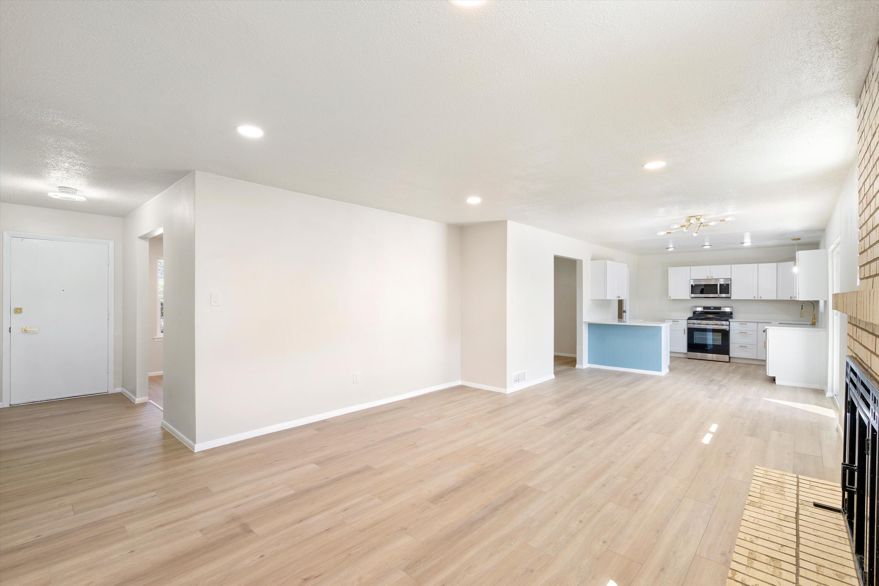 3736 Mount Rainier Drive NE