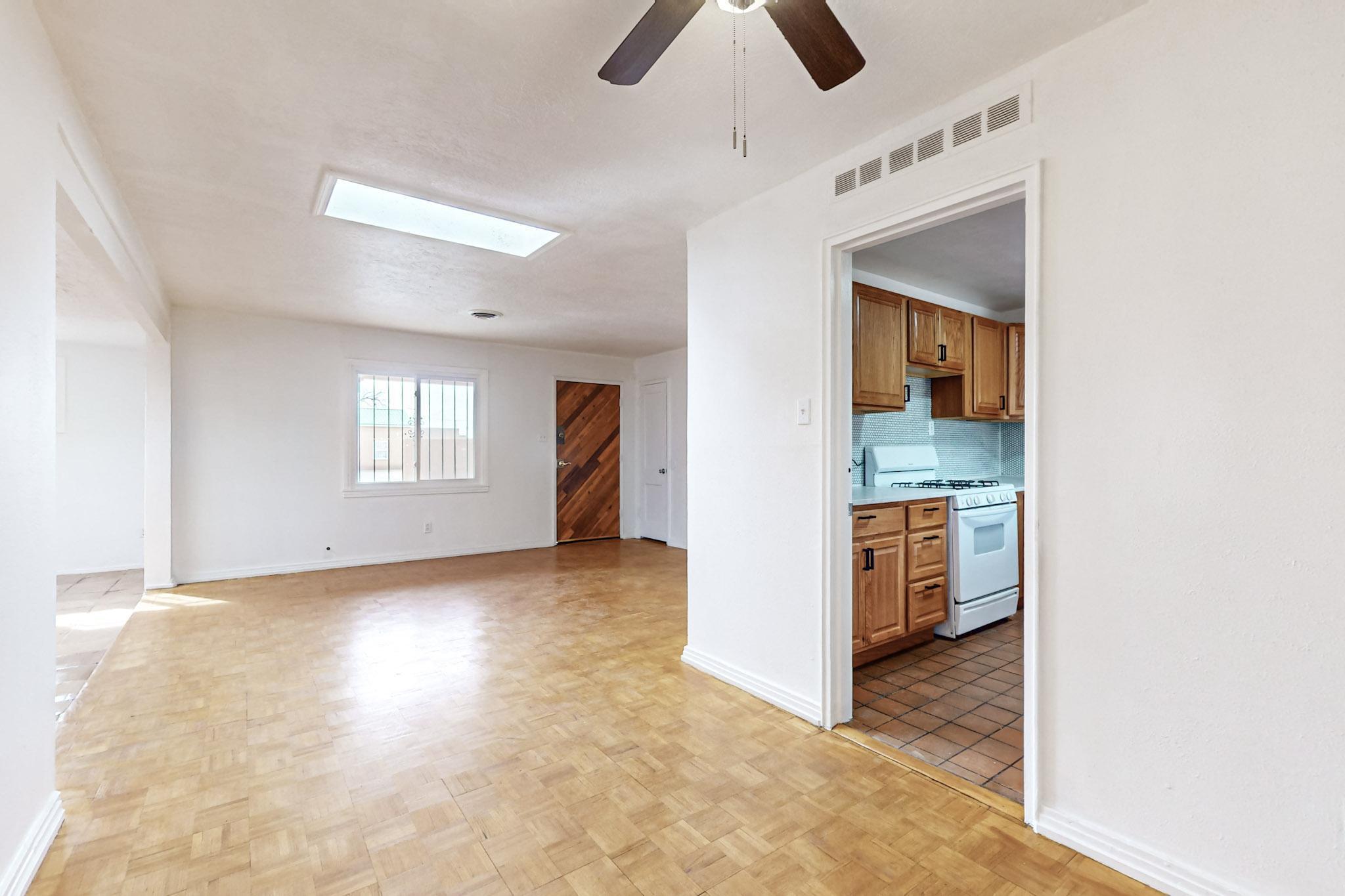 916 Alvarado Drive NE