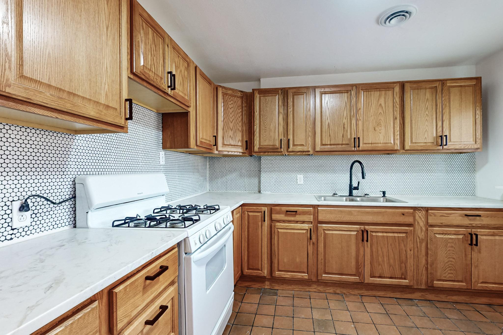 916 Alvarado Drive NE