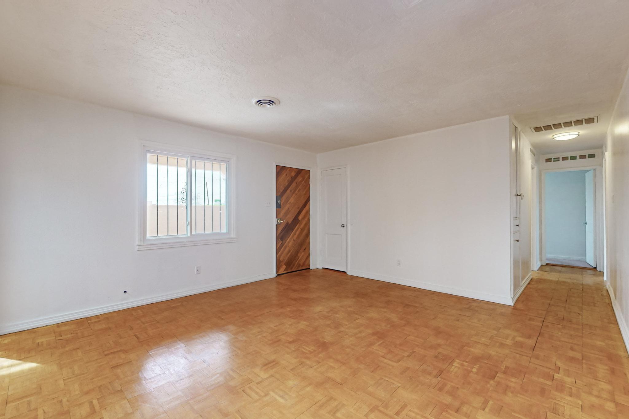 916 Alvarado Drive NE