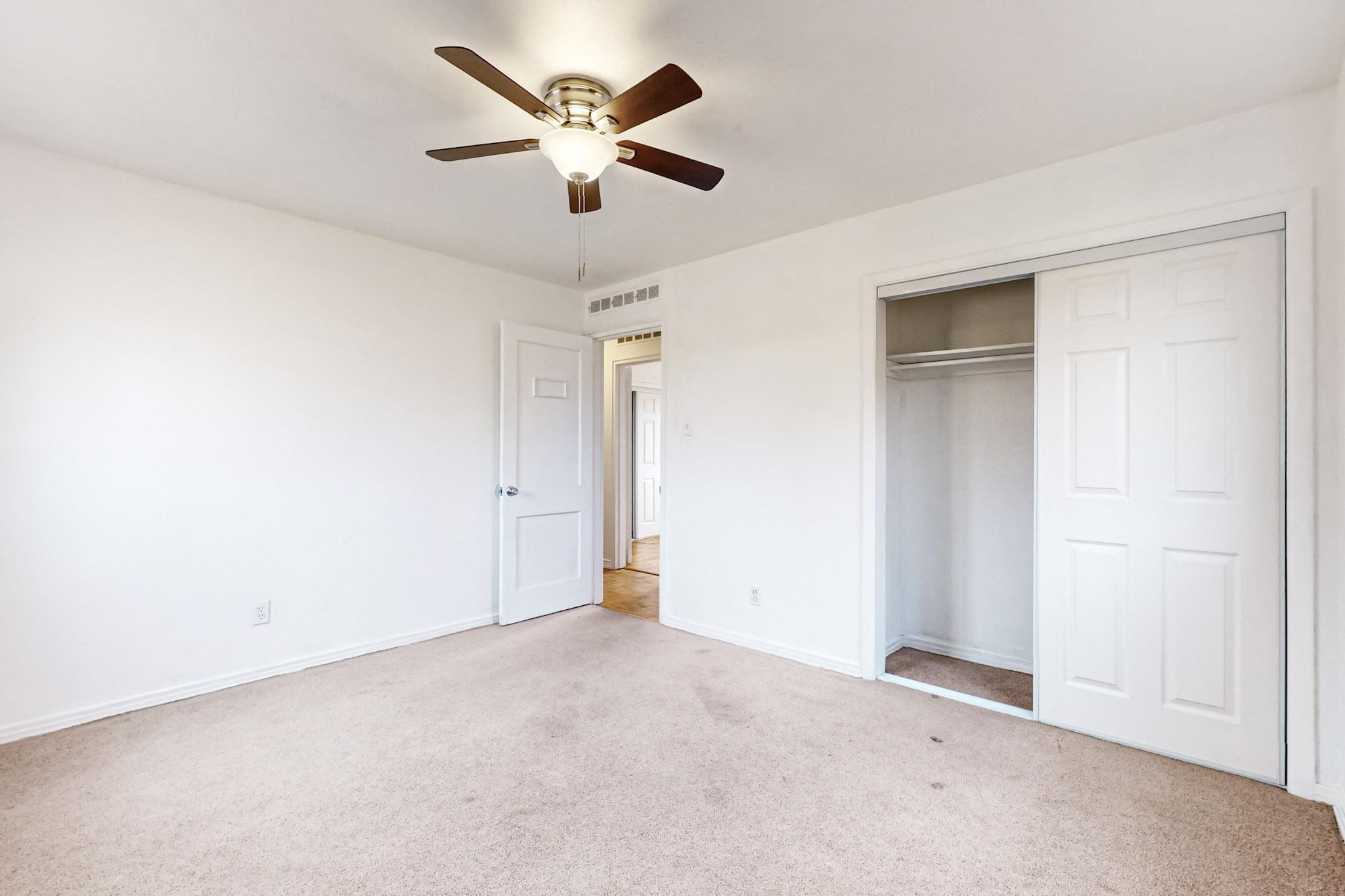 916 Alvarado Drive NE