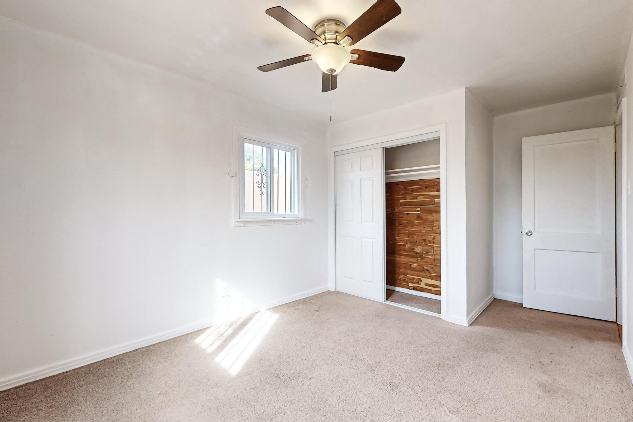 916 Alvarado Drive NE