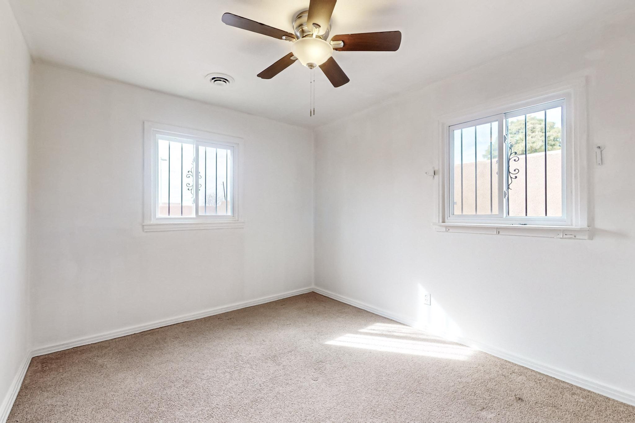 916 Alvarado Drive NE