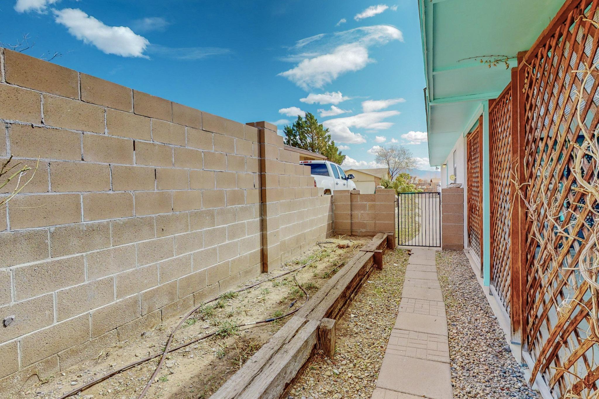 4965 Zirconia Drive NE