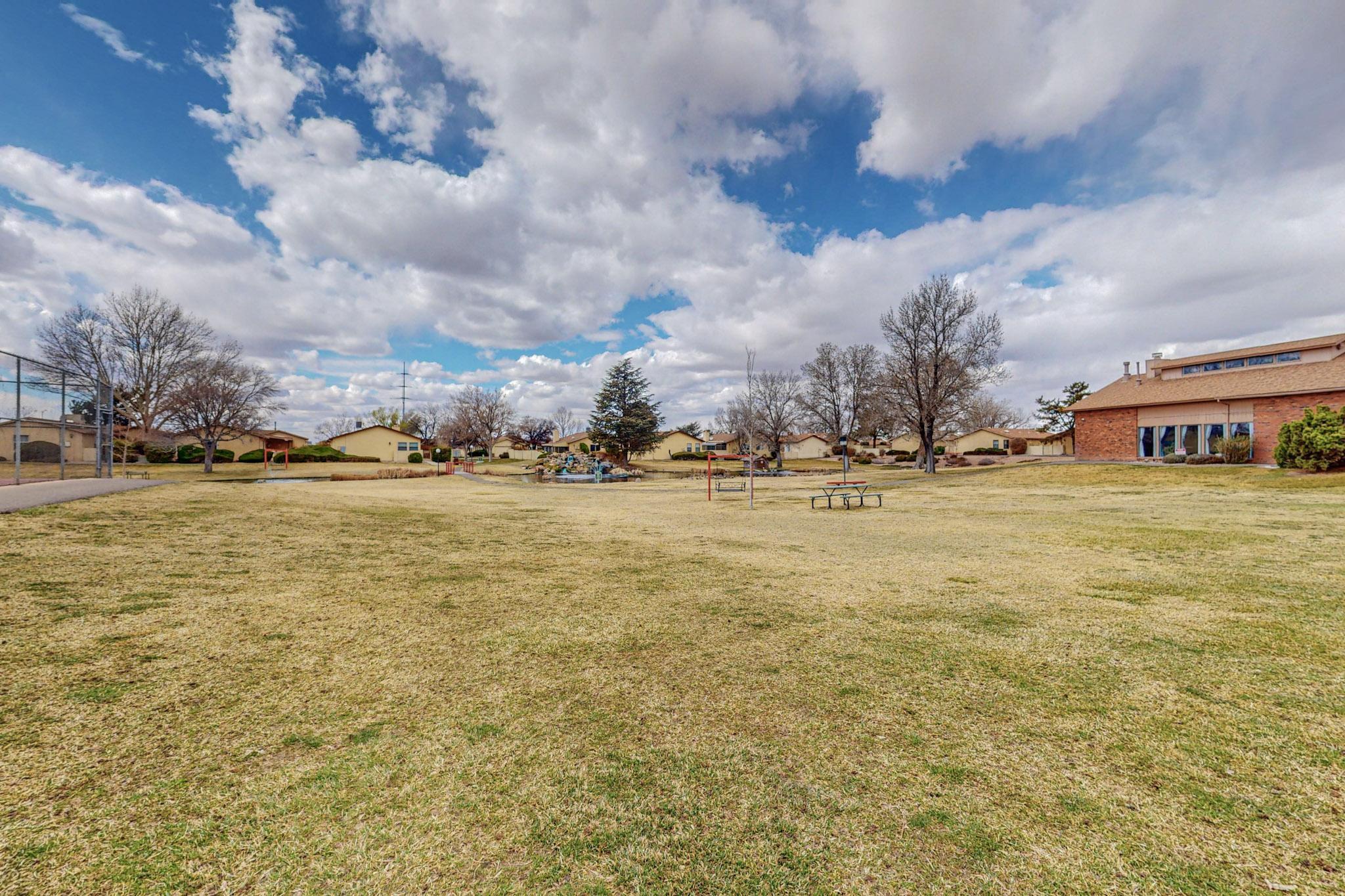 316 Palmer Park Drive NE