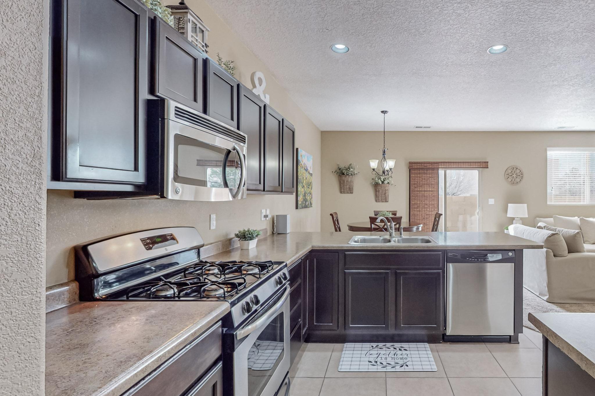 2233 Cortina Loop SE