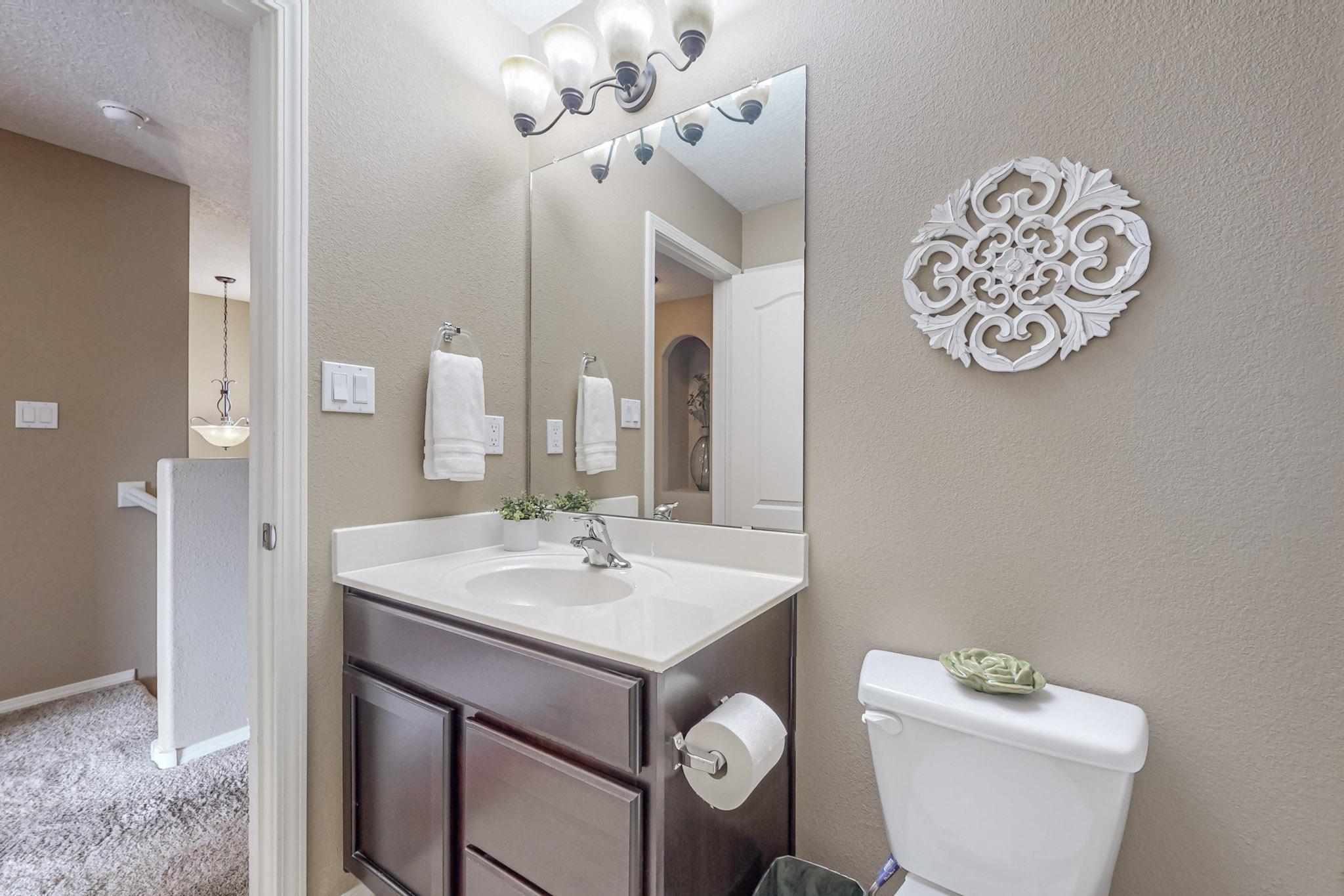 2233 Cortina Loop SE