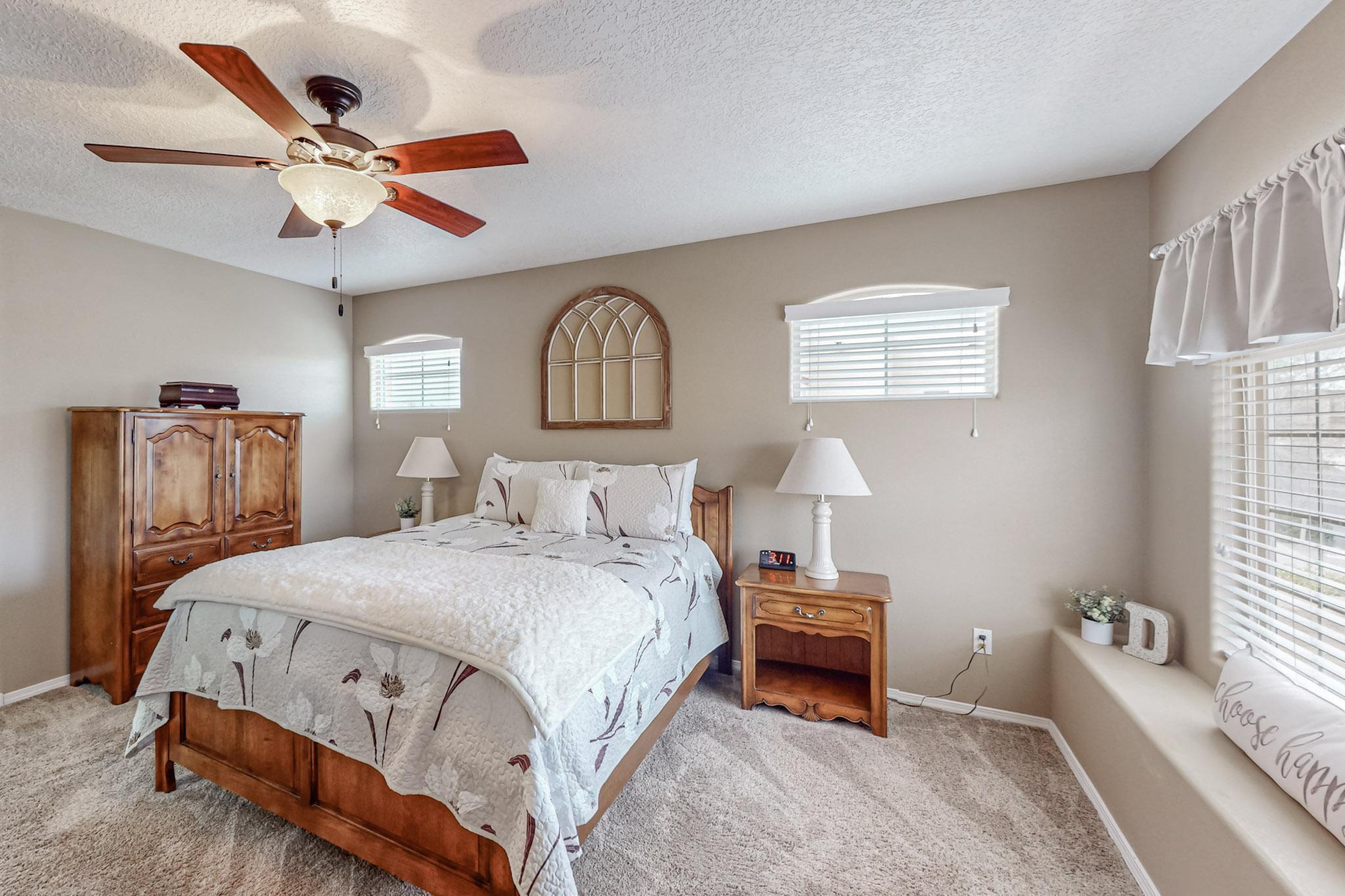 2233 Cortina Loop SE