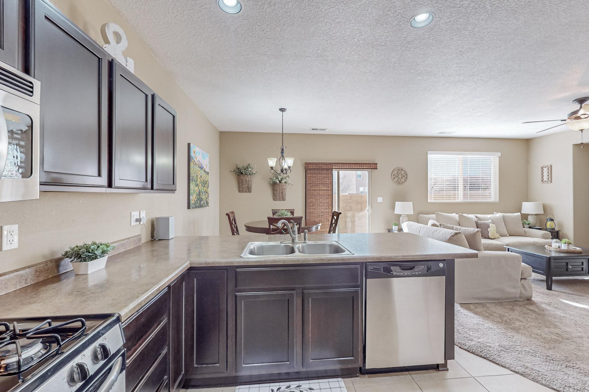 2233 Cortina Loop SE