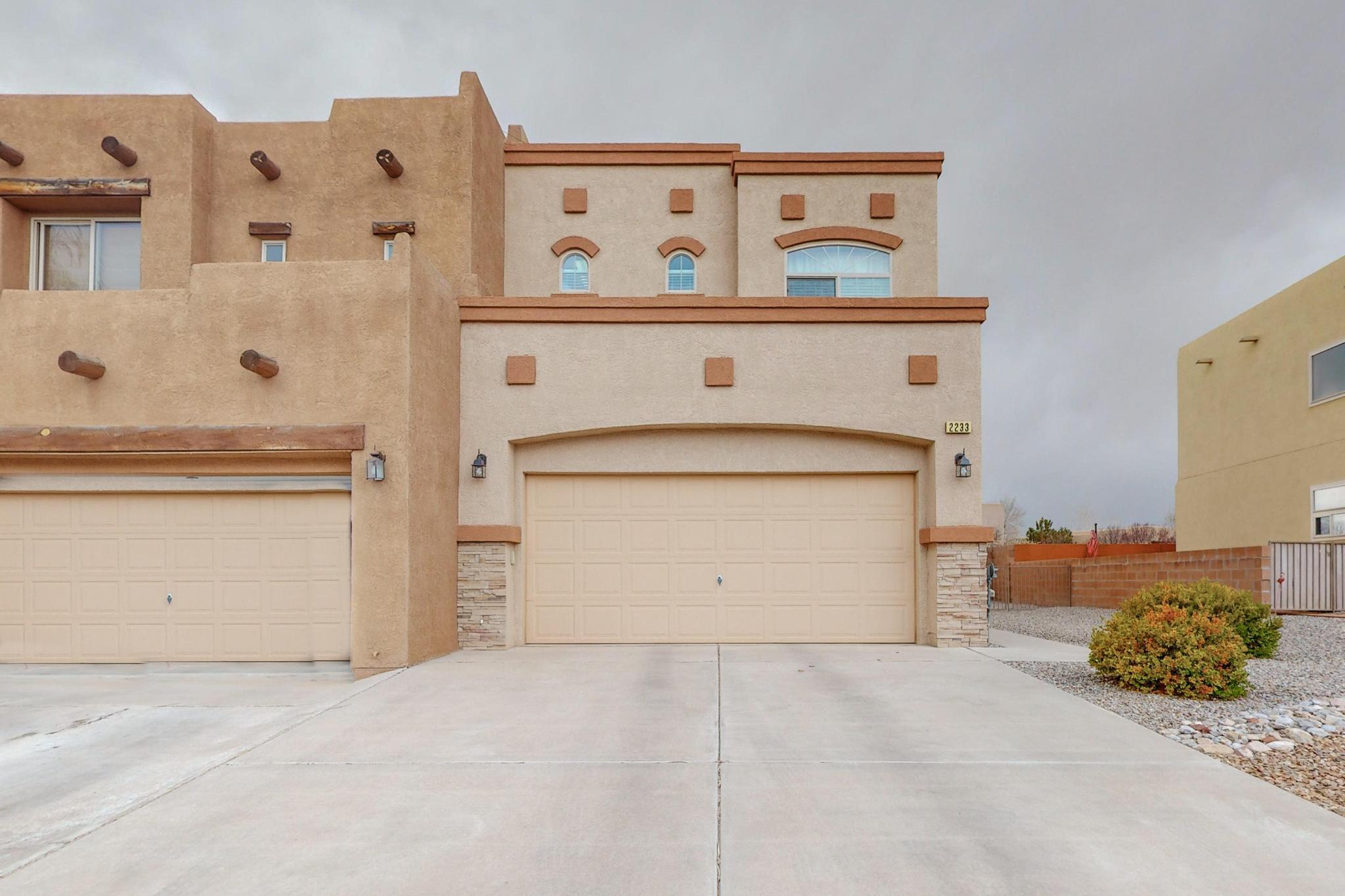 2233 Cortina Loop SE