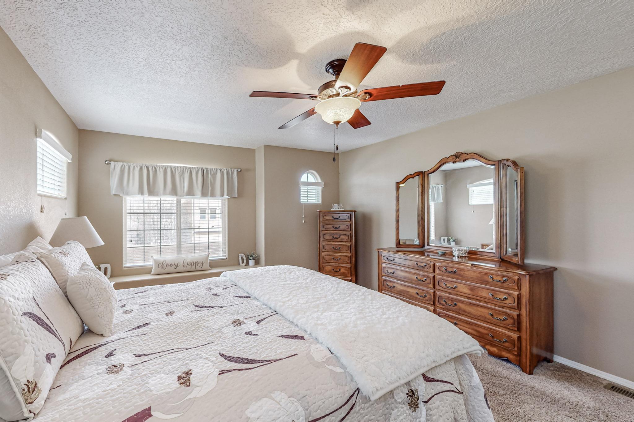 2233 Cortina Loop SE