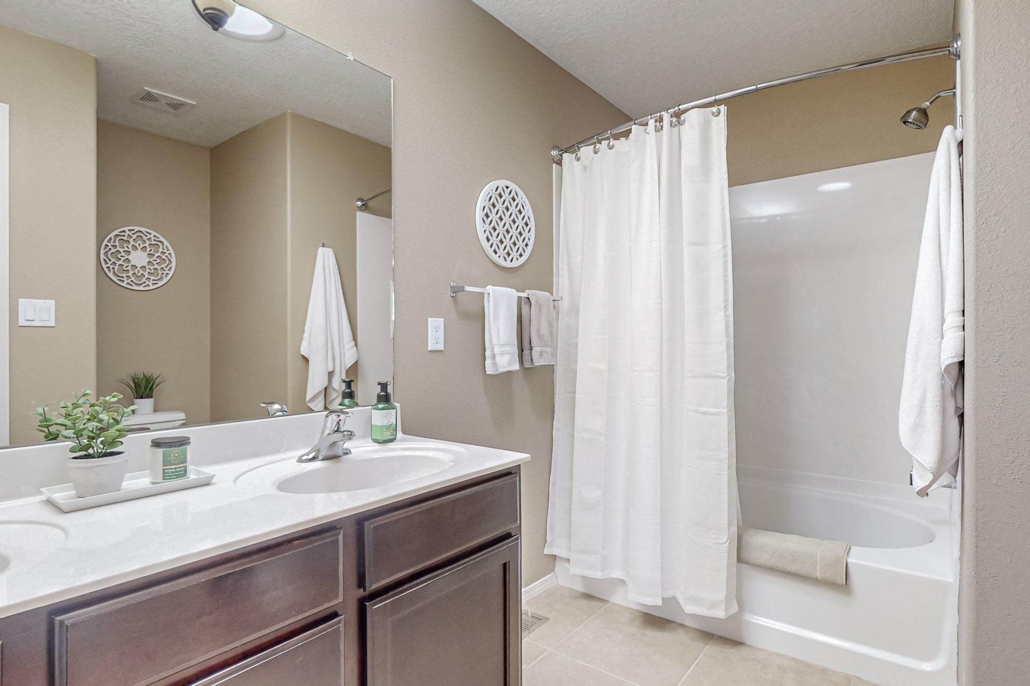 2233 Cortina Loop SE