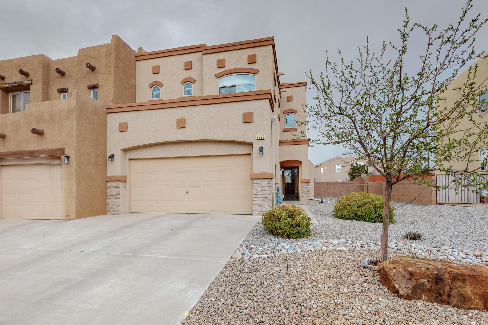 2233 Cortina Loop SE