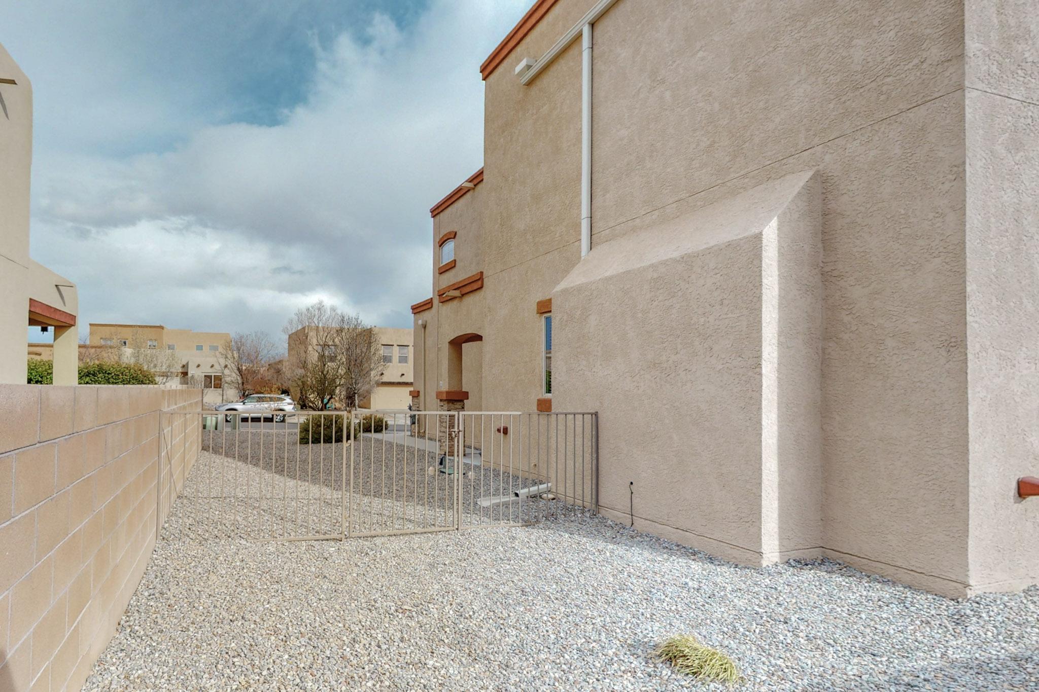 2233 Cortina Loop SE