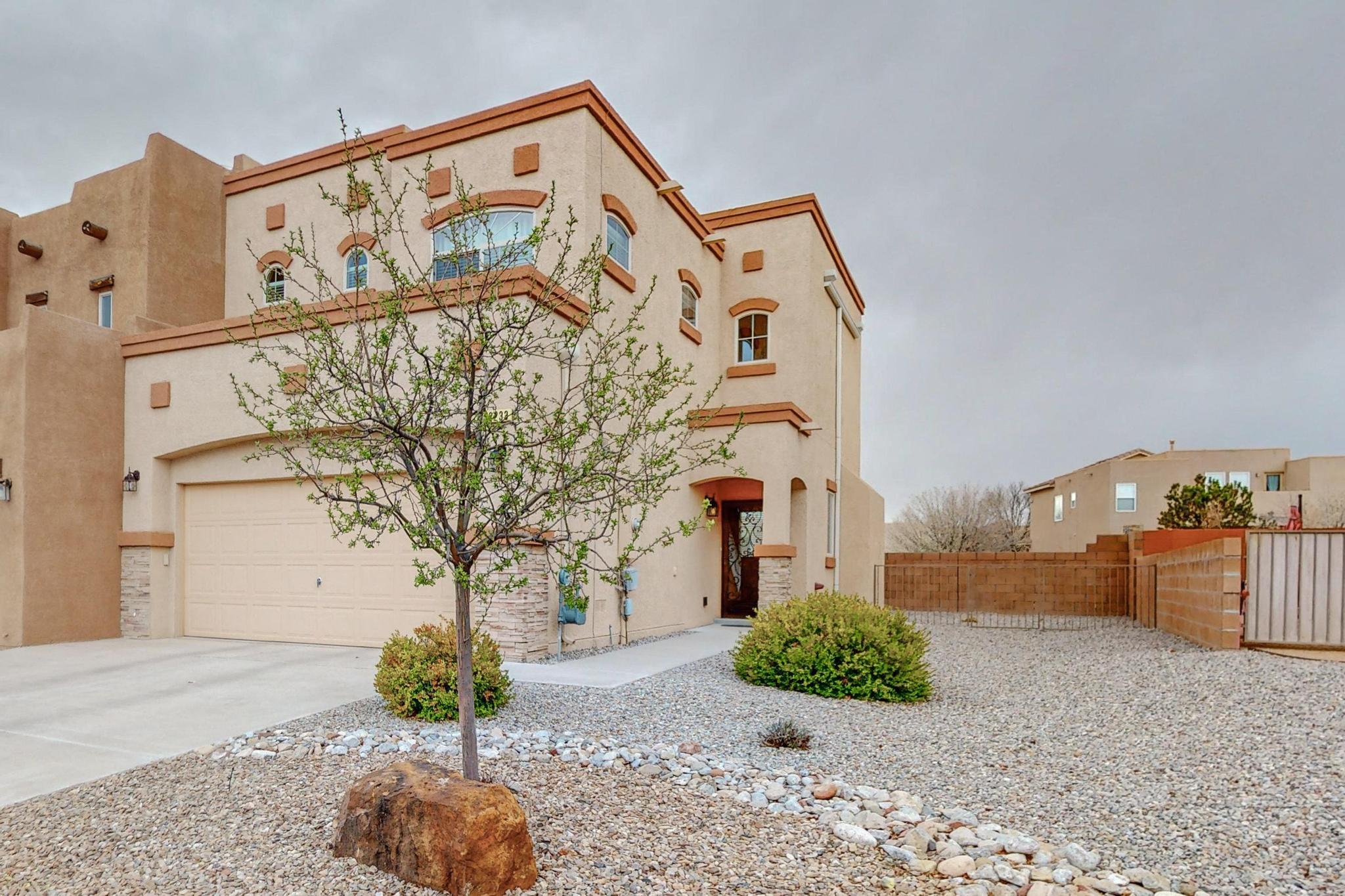 2233 Cortina Loop SE