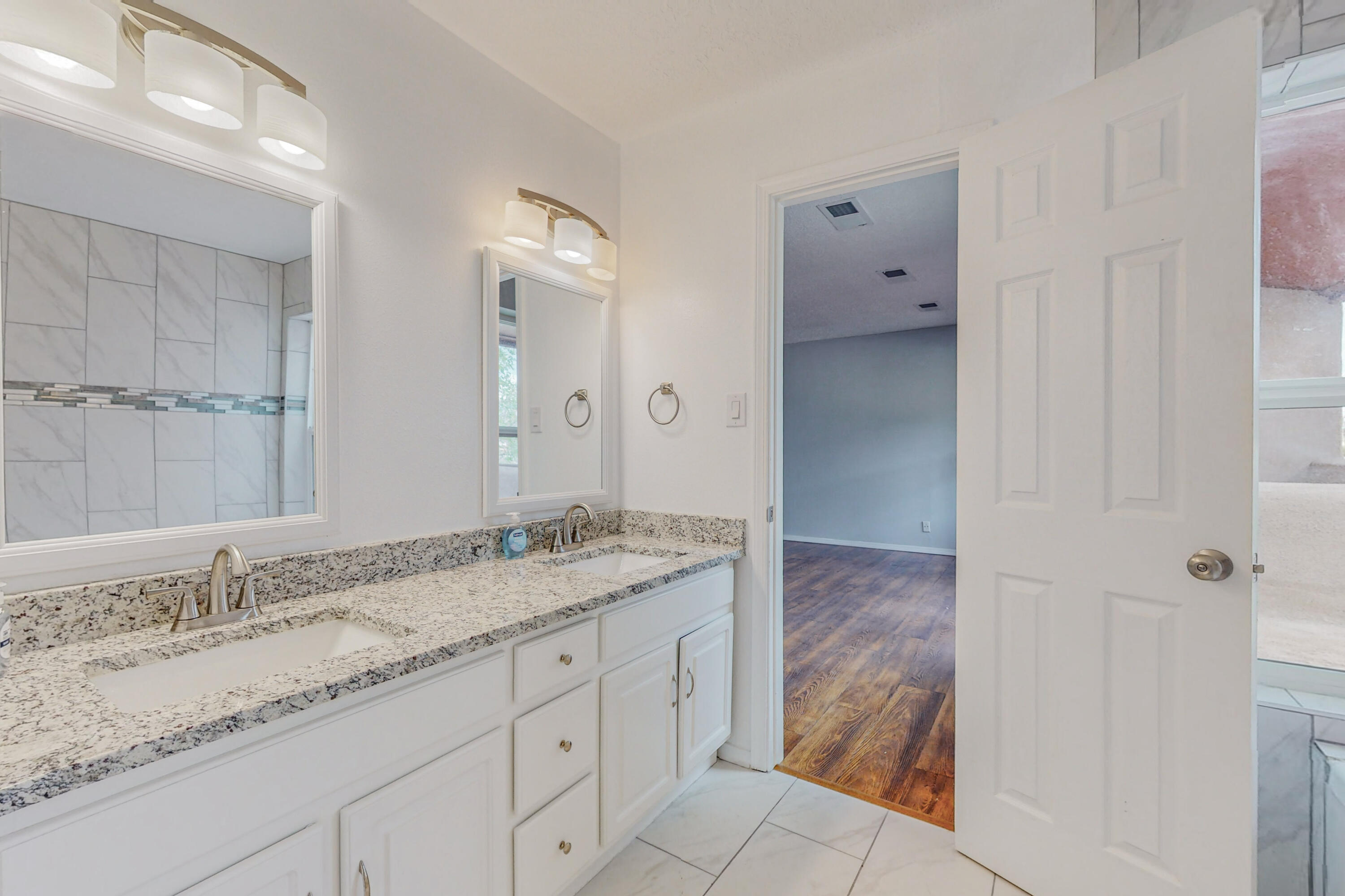 760 Tramway Lane NE 3