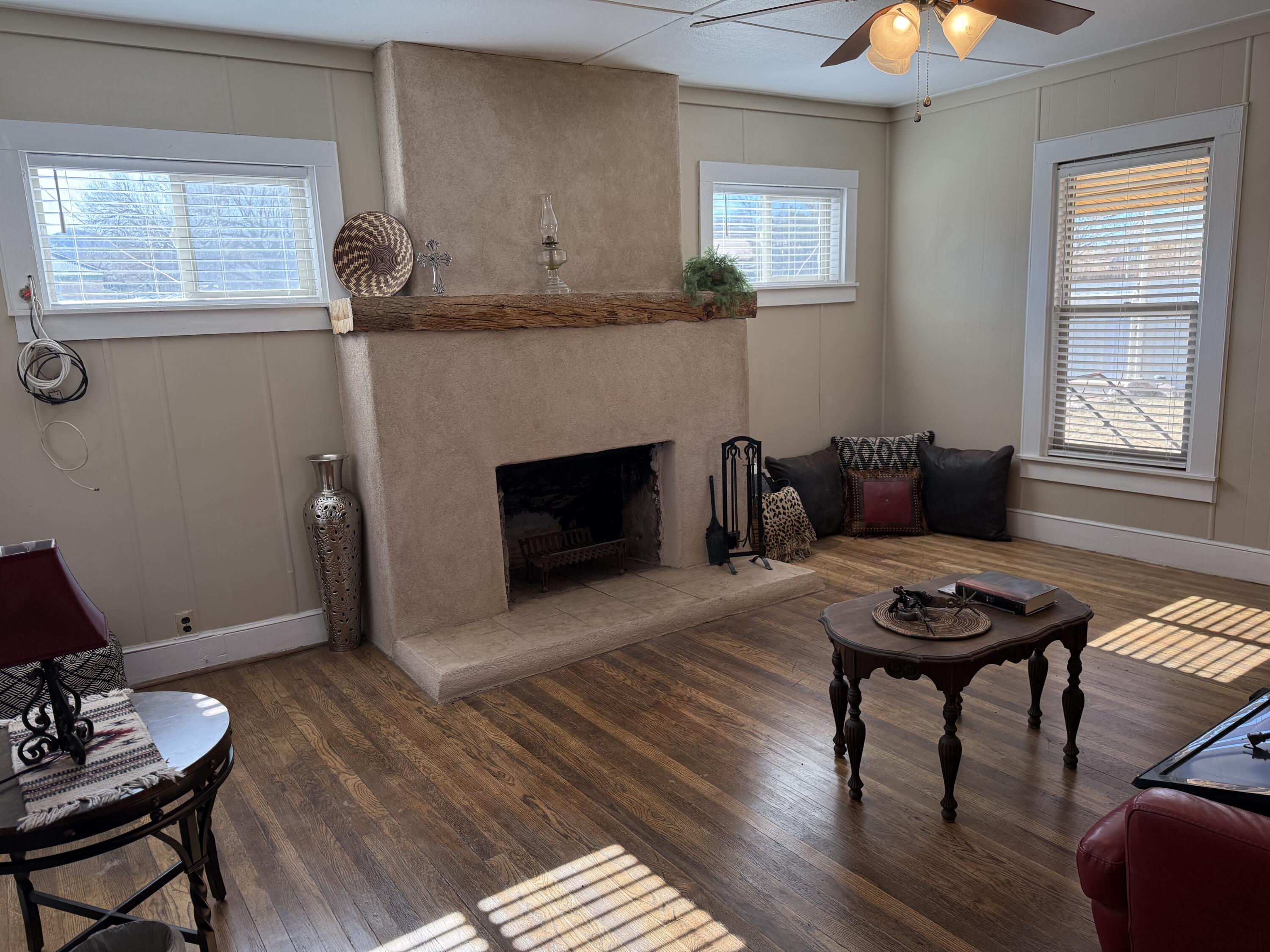 103 S Chestnut