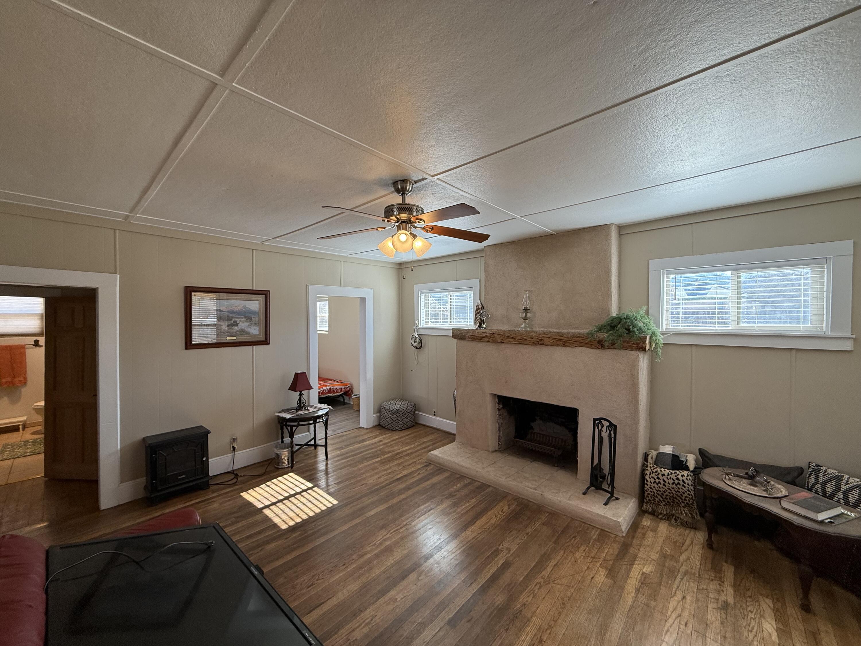 103 S Chestnut