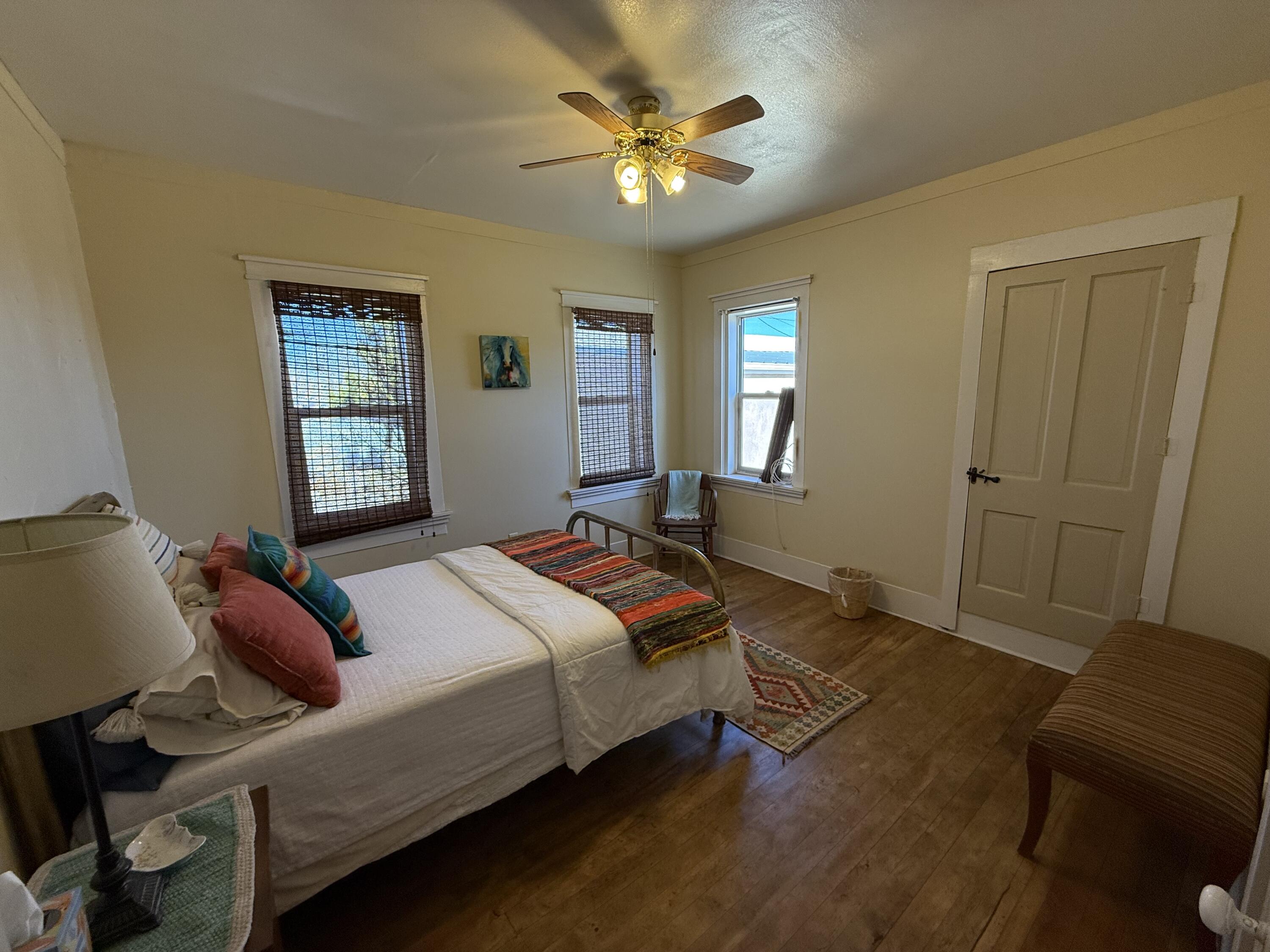 103 S Chestnut