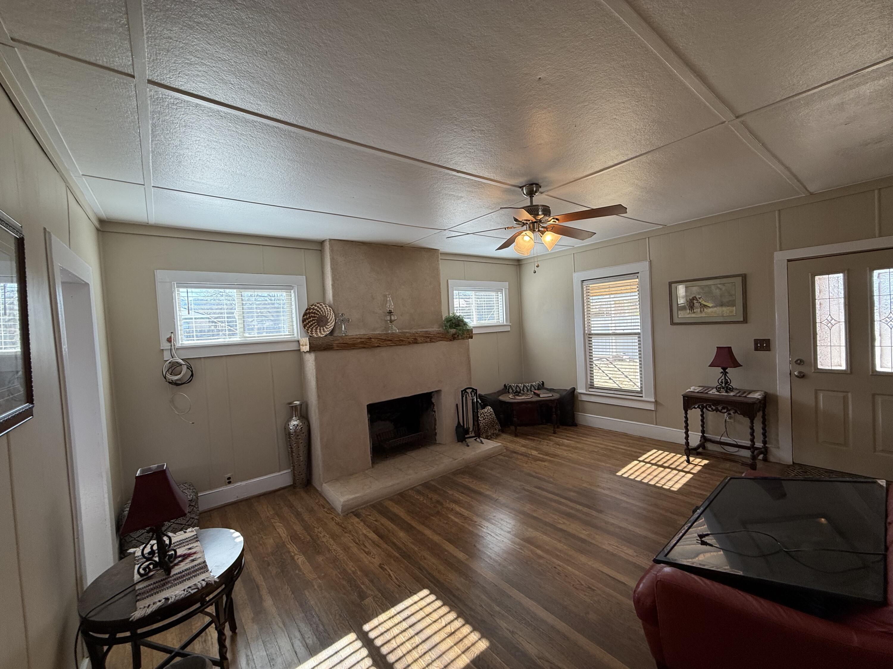 103 S Chestnut