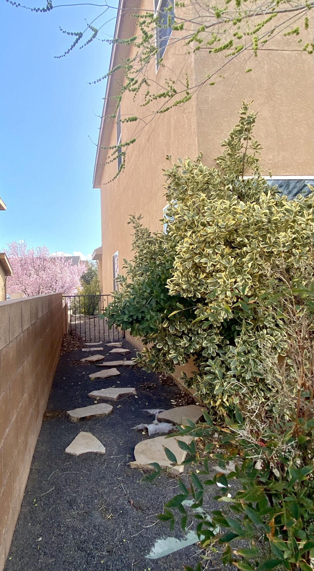 980 Alegria Court NW