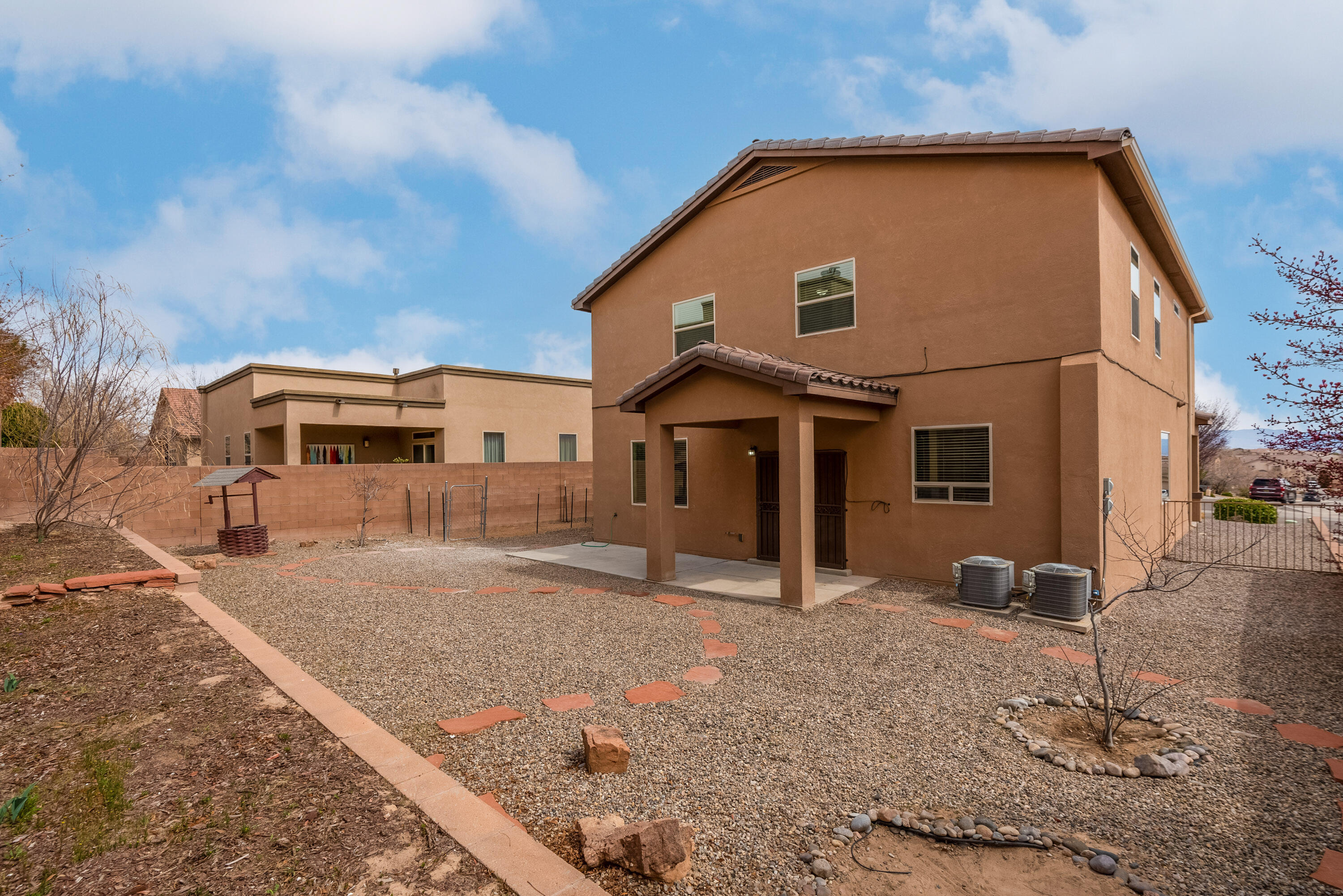 2000 Las Brisas Circle SE