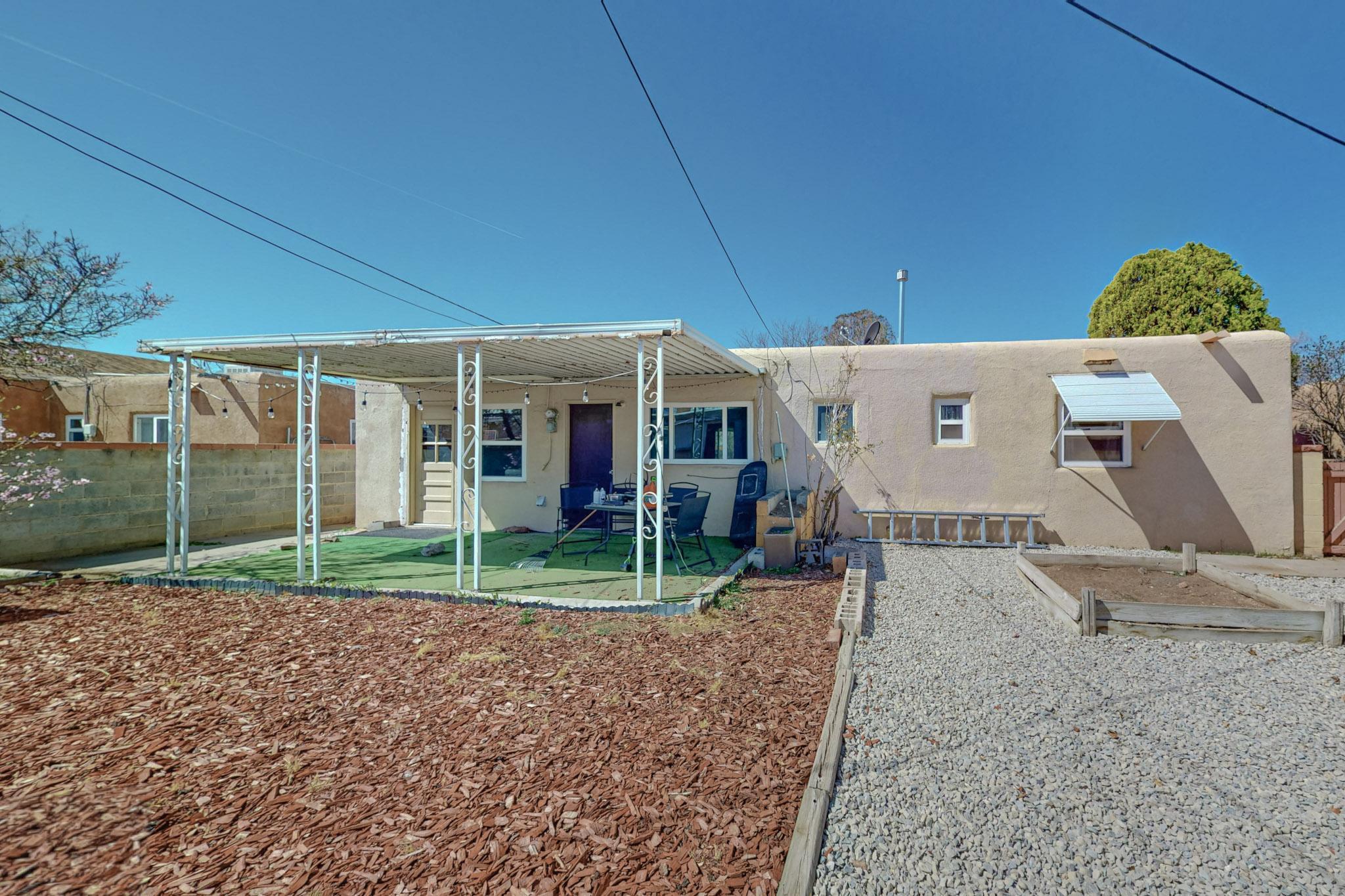 1900 Dakota Street NE
