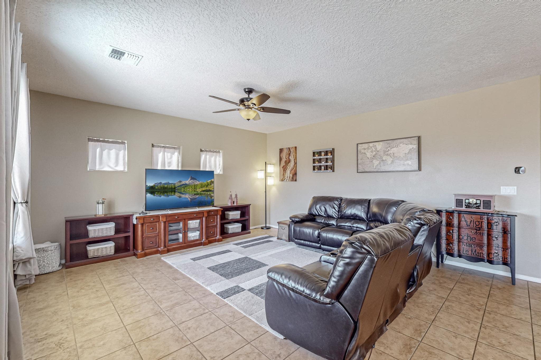 118 Las Medanales Court NE