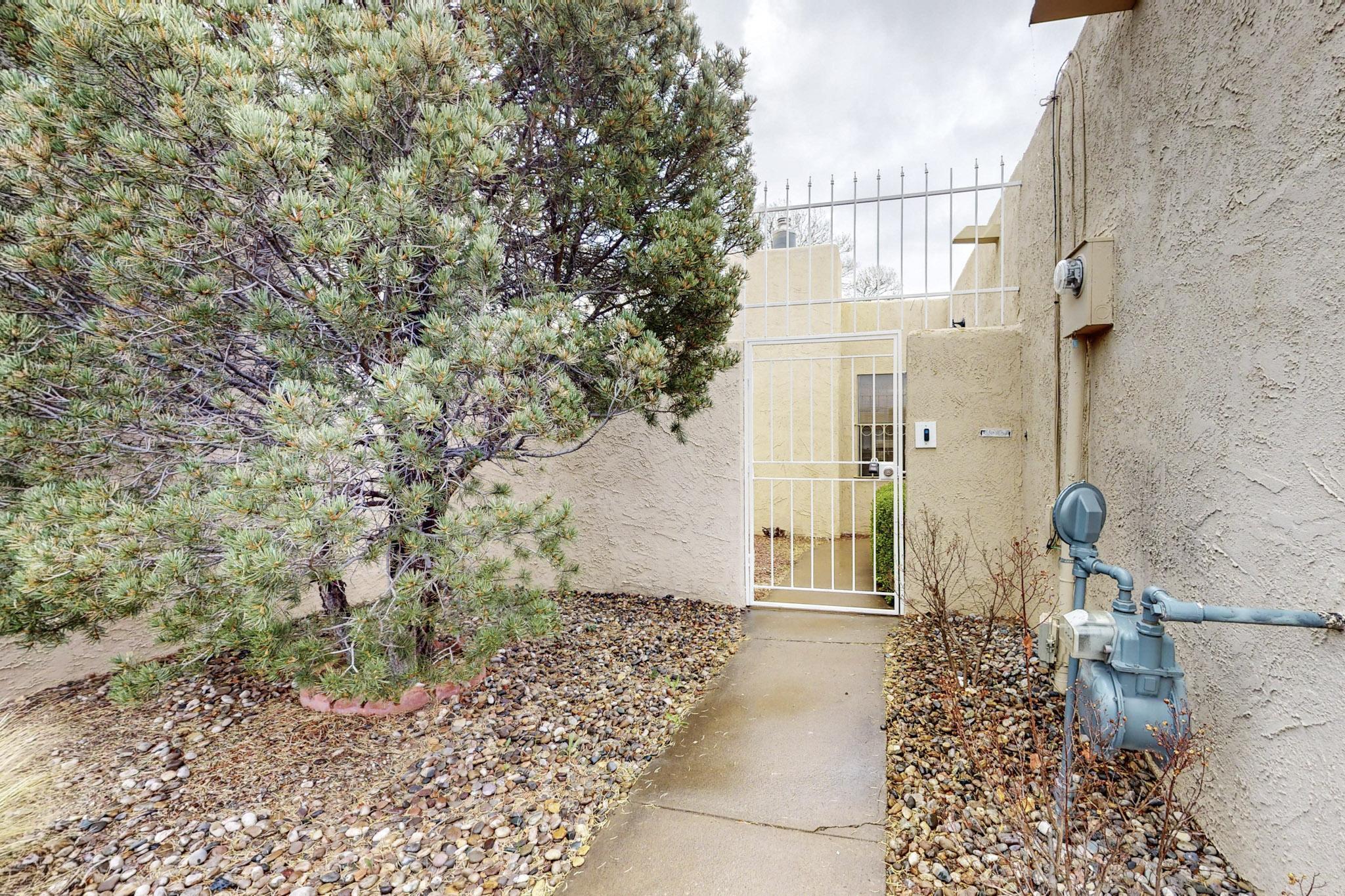 5816 Knollwood Drive NE