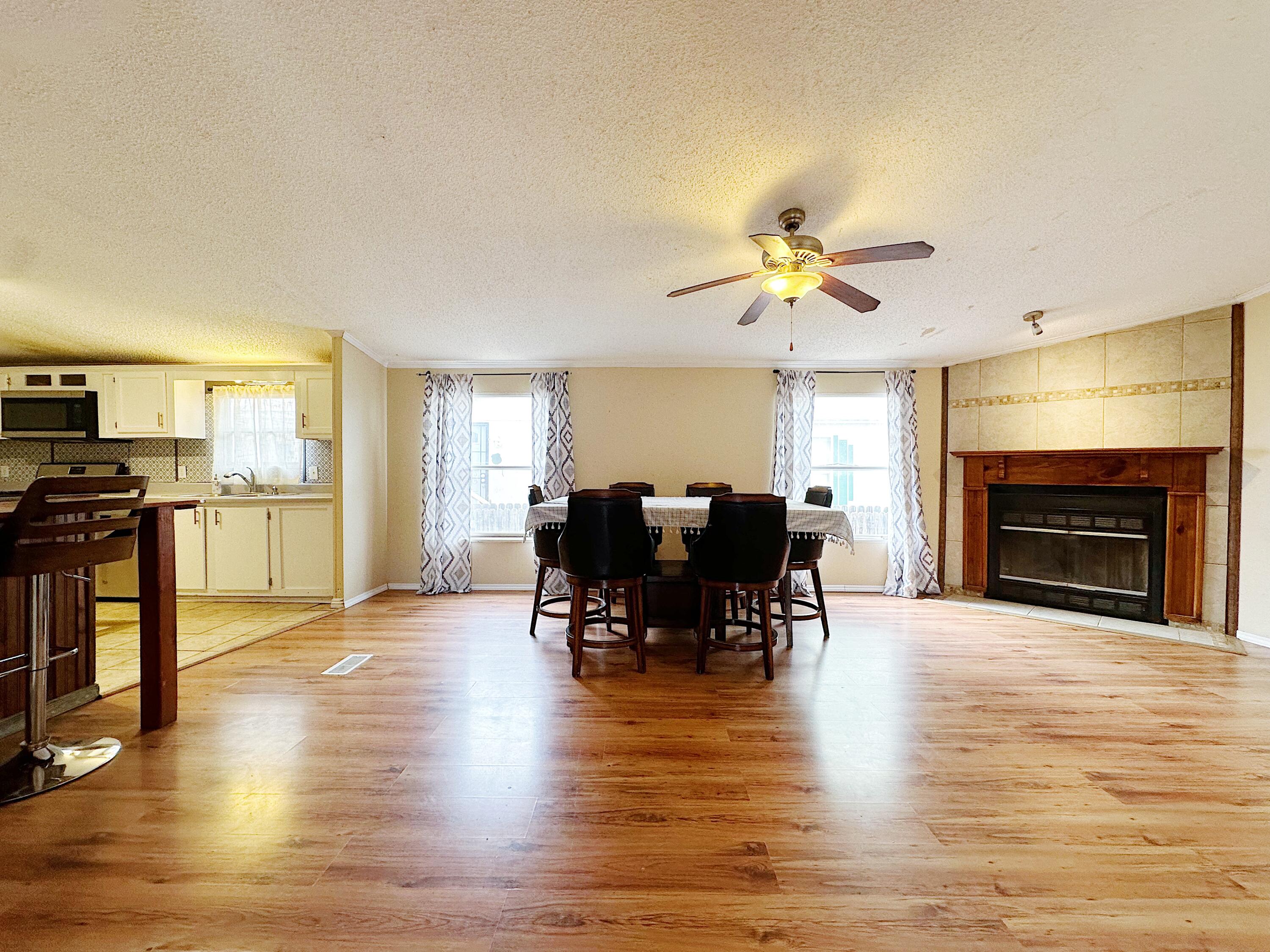 1032 Las Rosas Drive SE