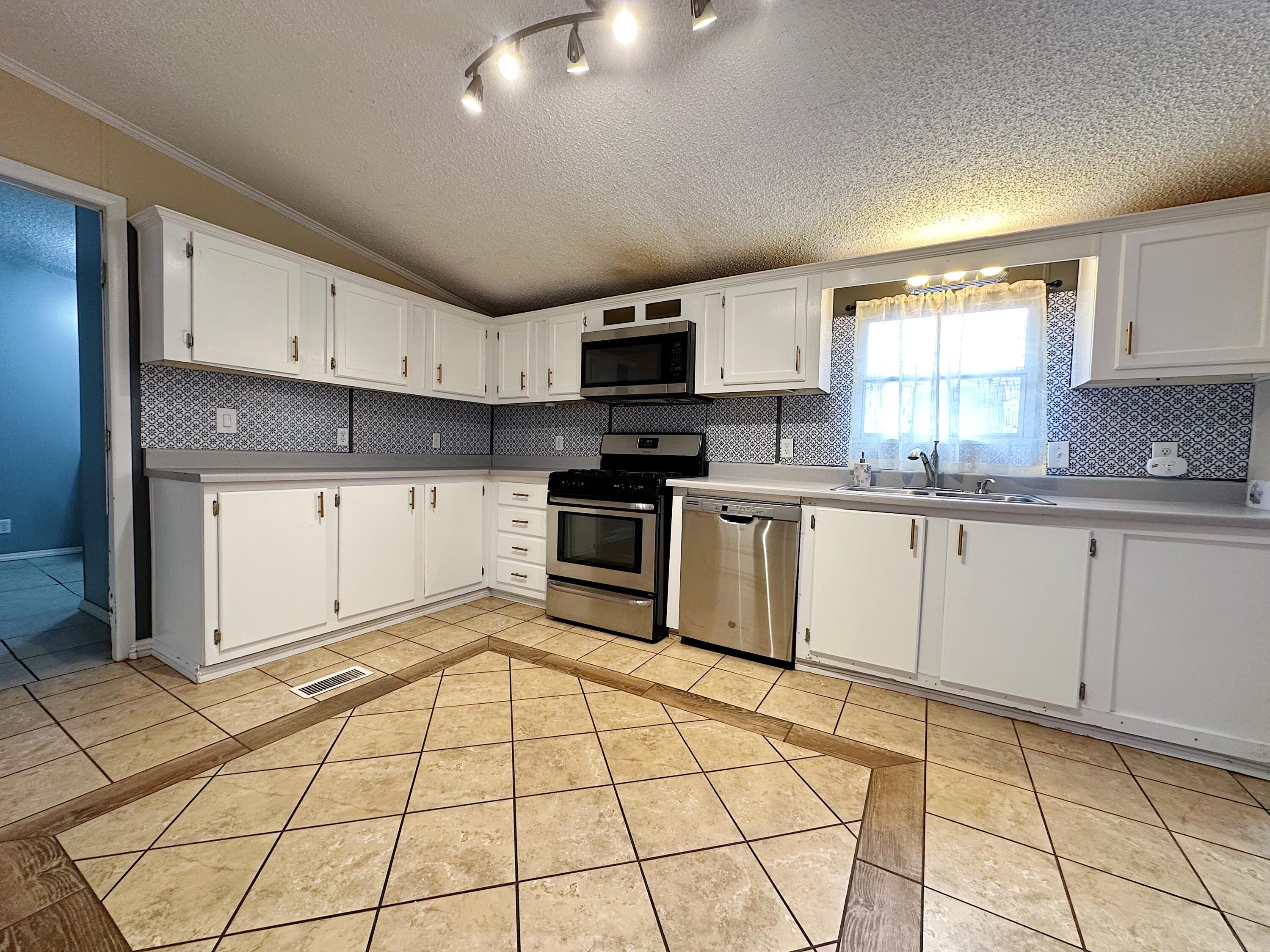 1032 Las Rosas Drive SE