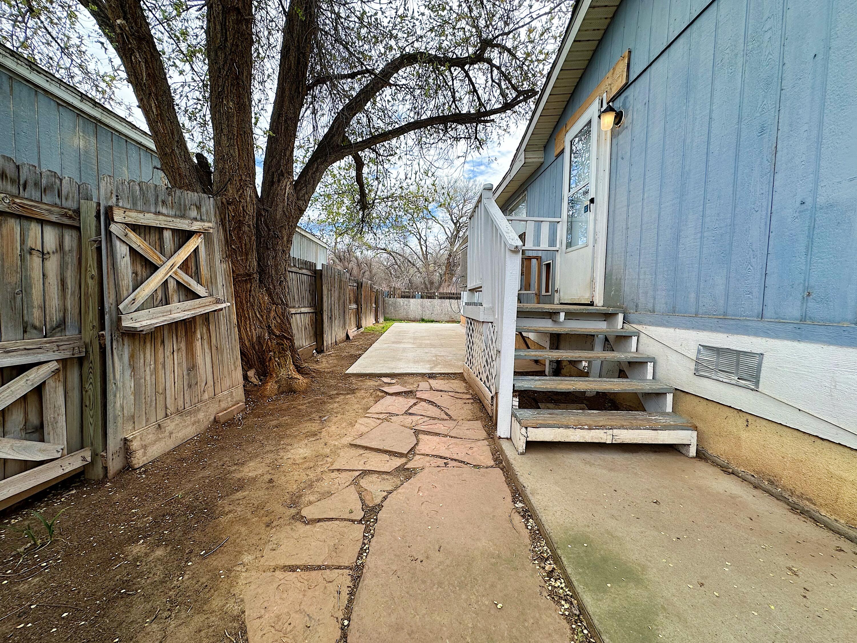 1032 Las Rosas Drive SE