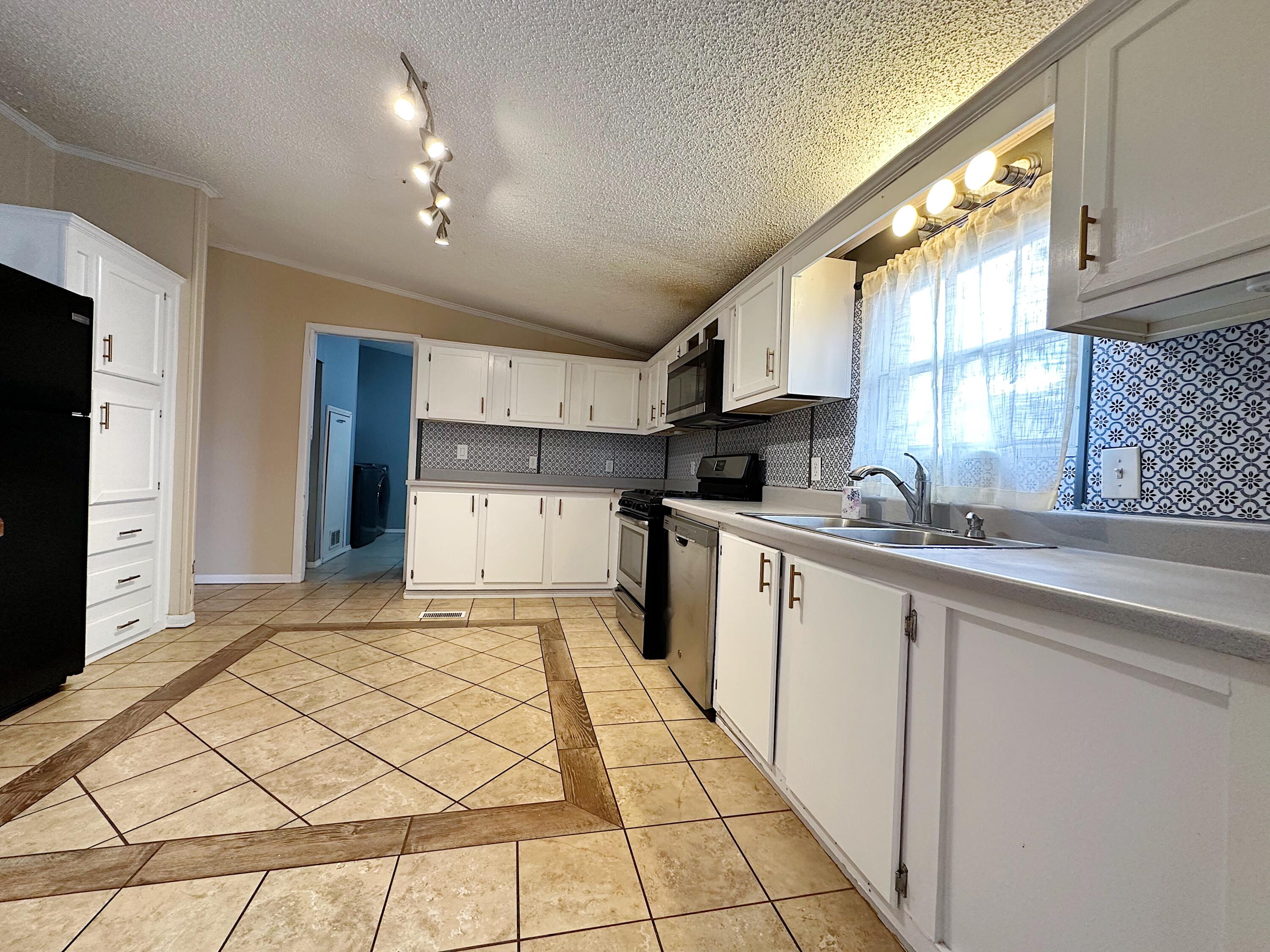 1032 Las Rosas Drive SE