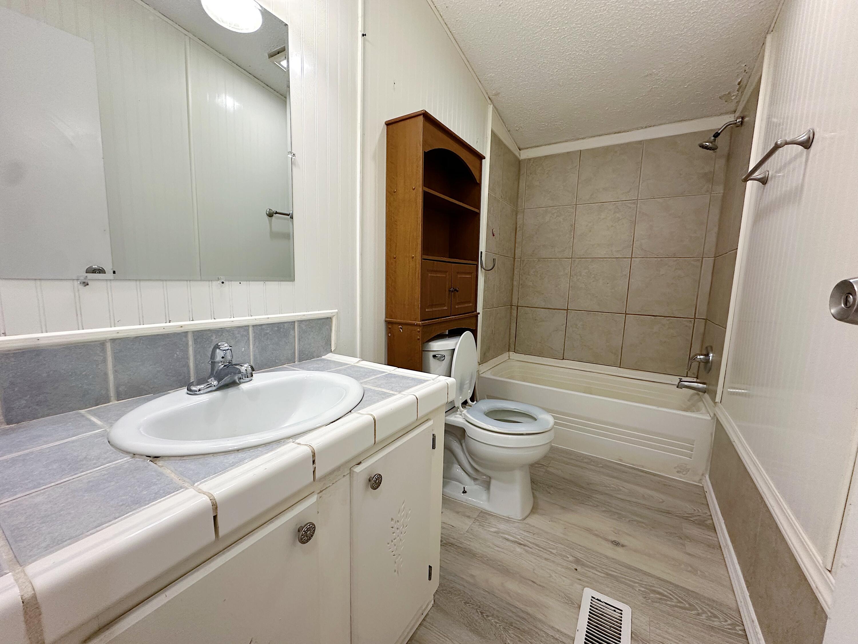 1032 Las Rosas Drive SE