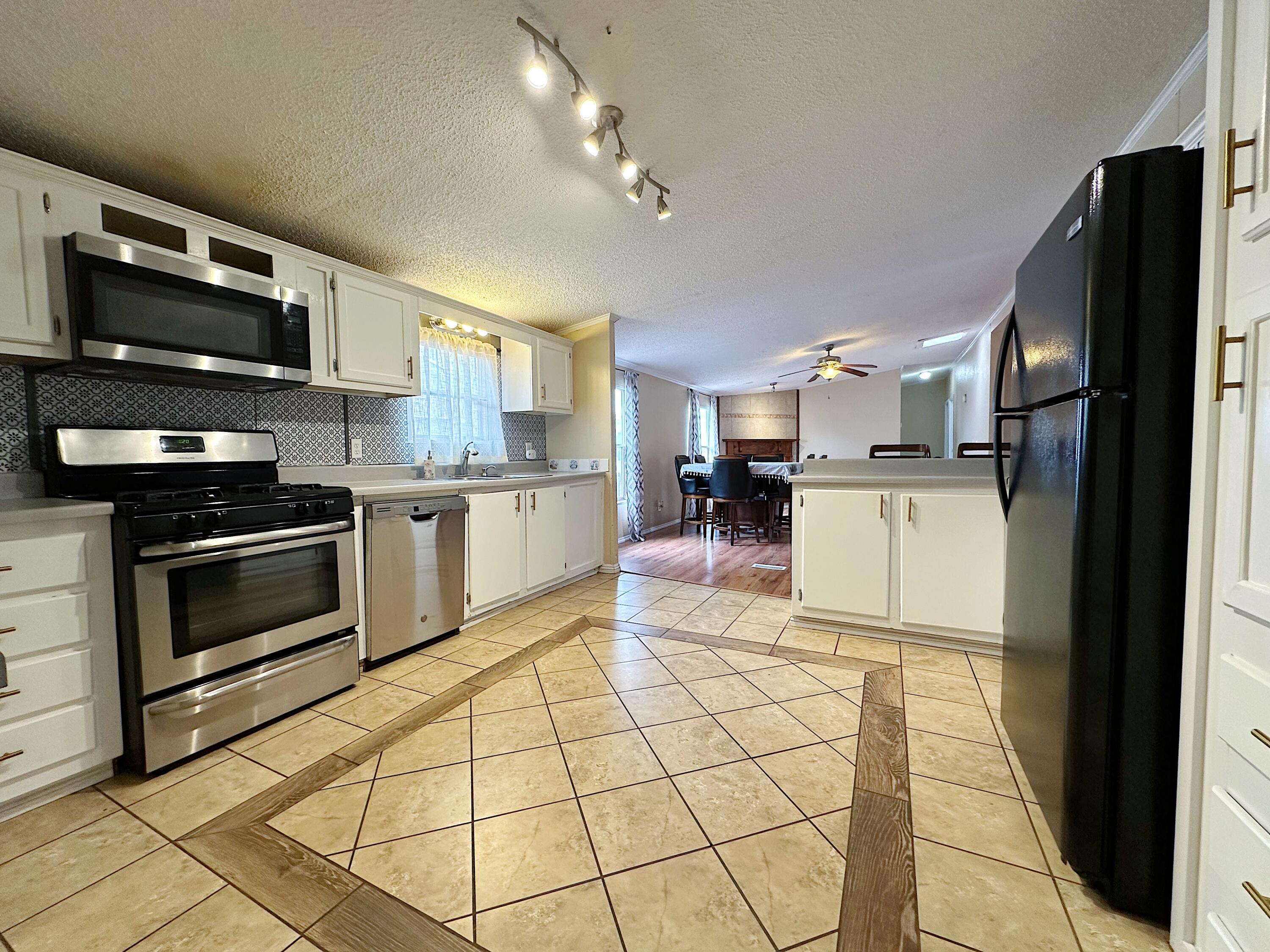 1032 Las Rosas Drive SE