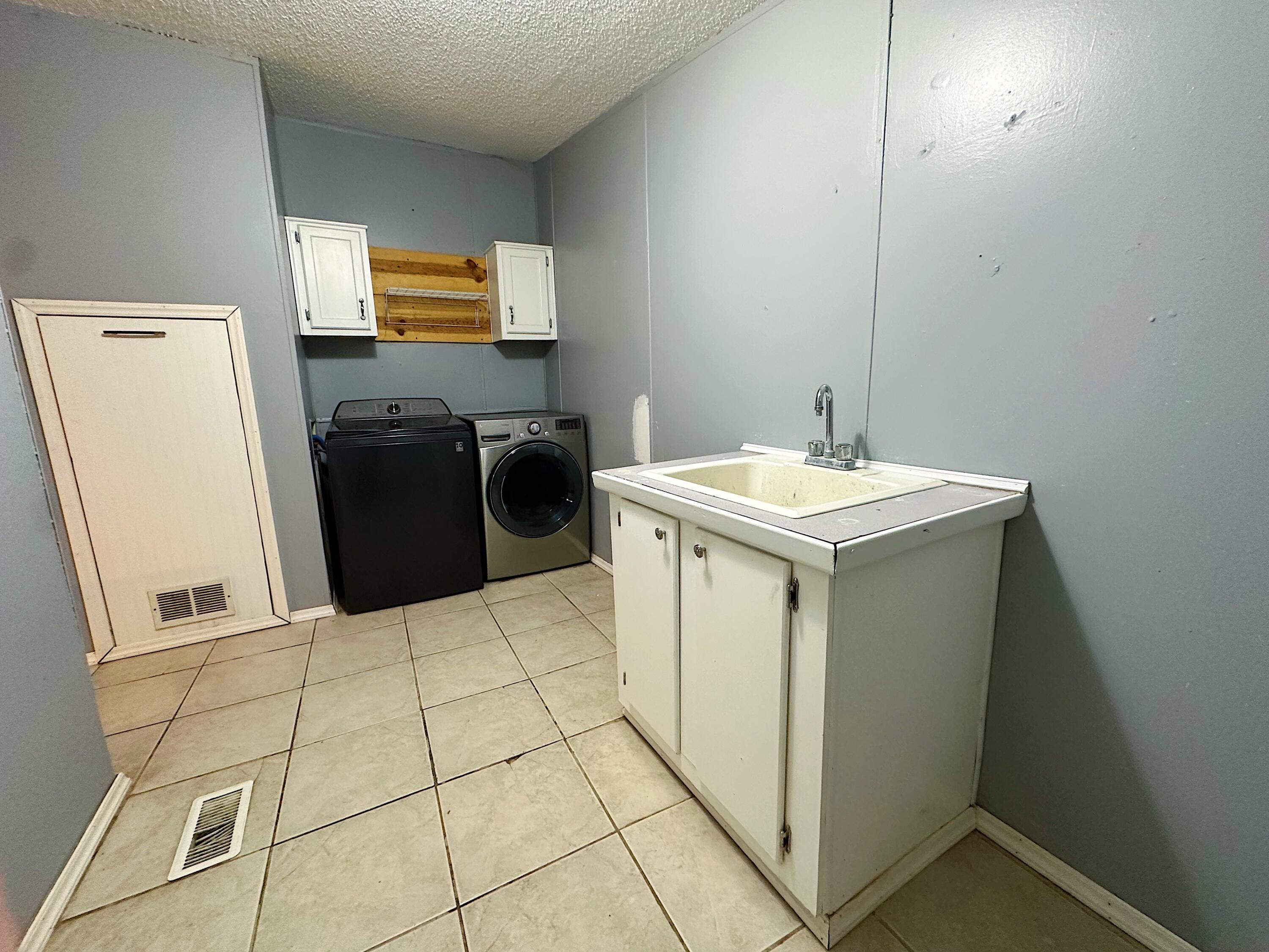 1032 Las Rosas Drive SE