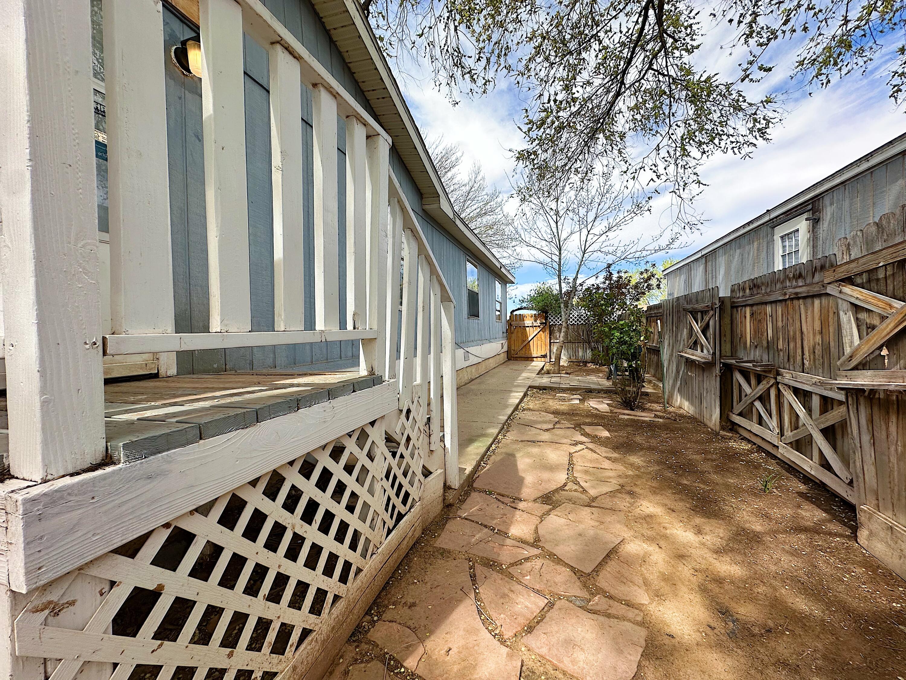 1032 Las Rosas Drive SE