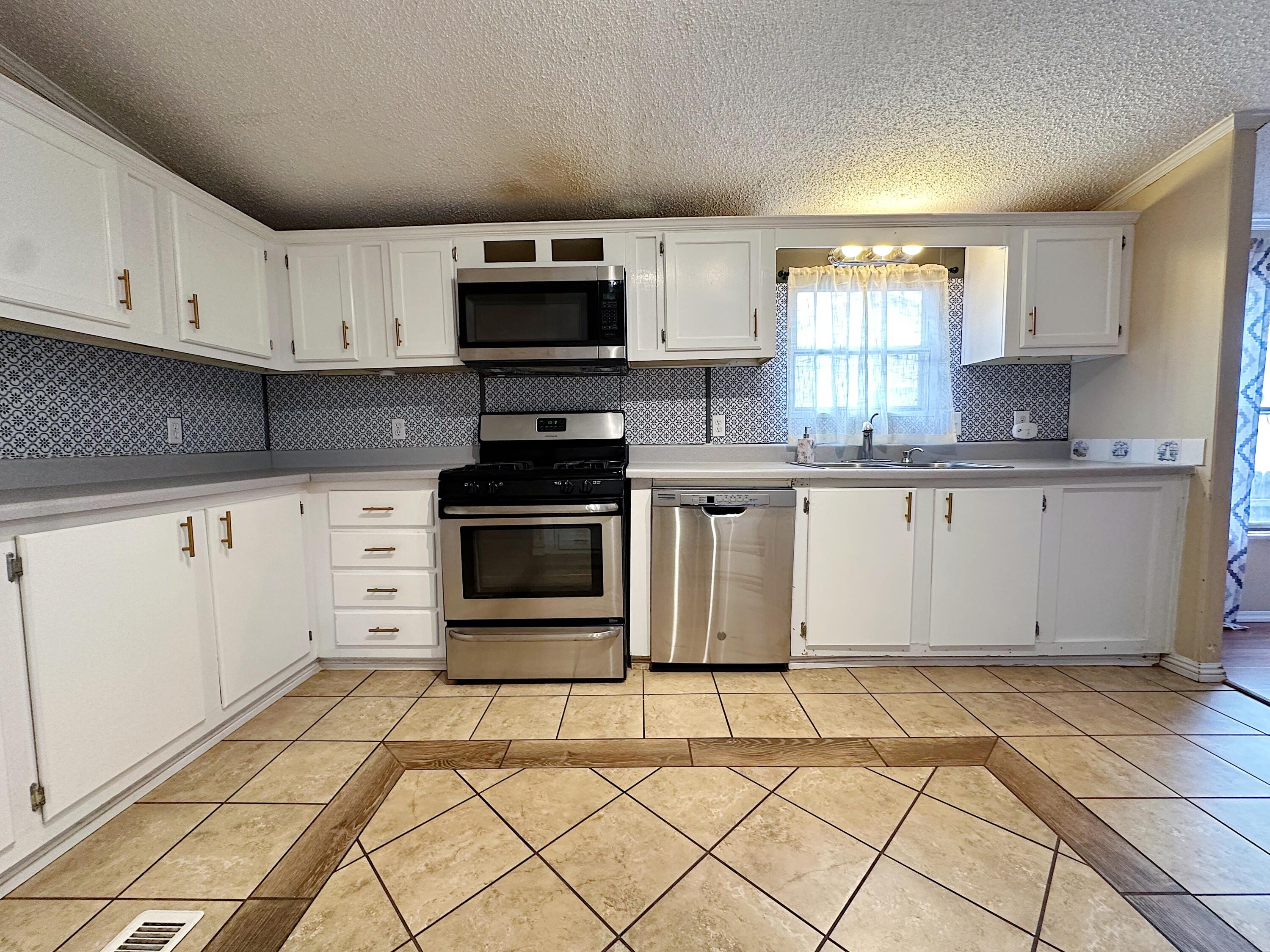 1032 Las Rosas Drive SE