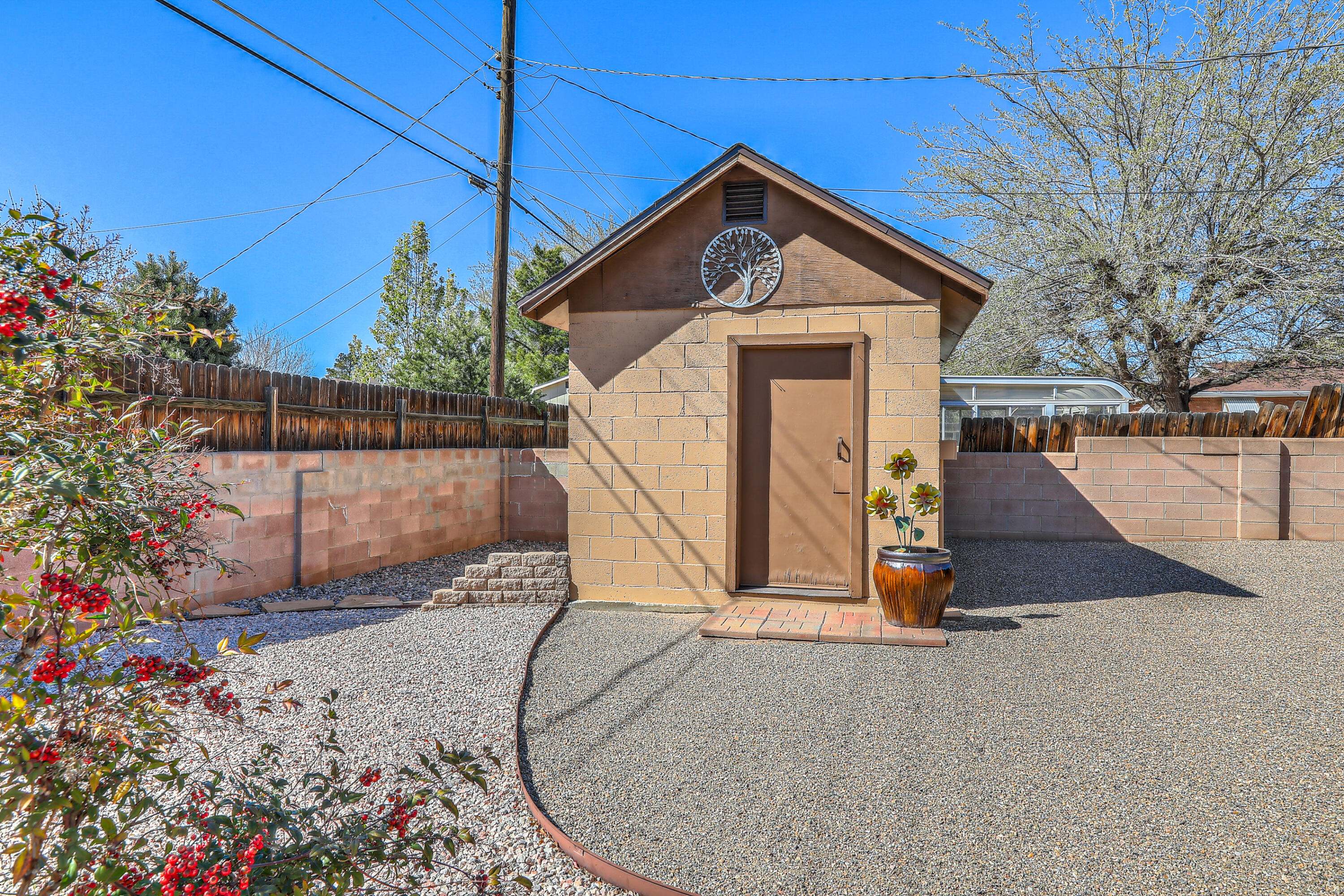 2709 Valencia Drive NE