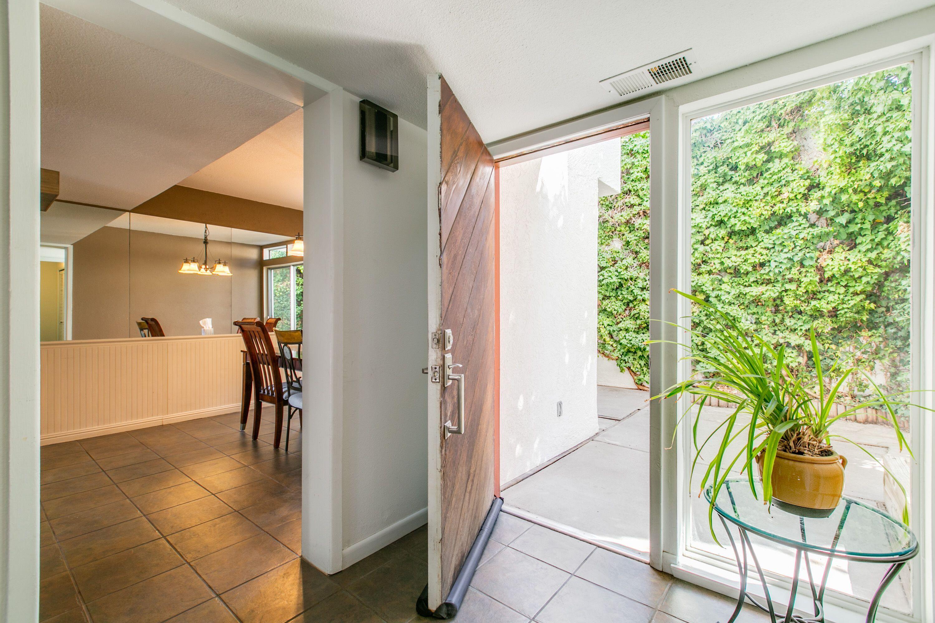 1 La Villita Circle NE