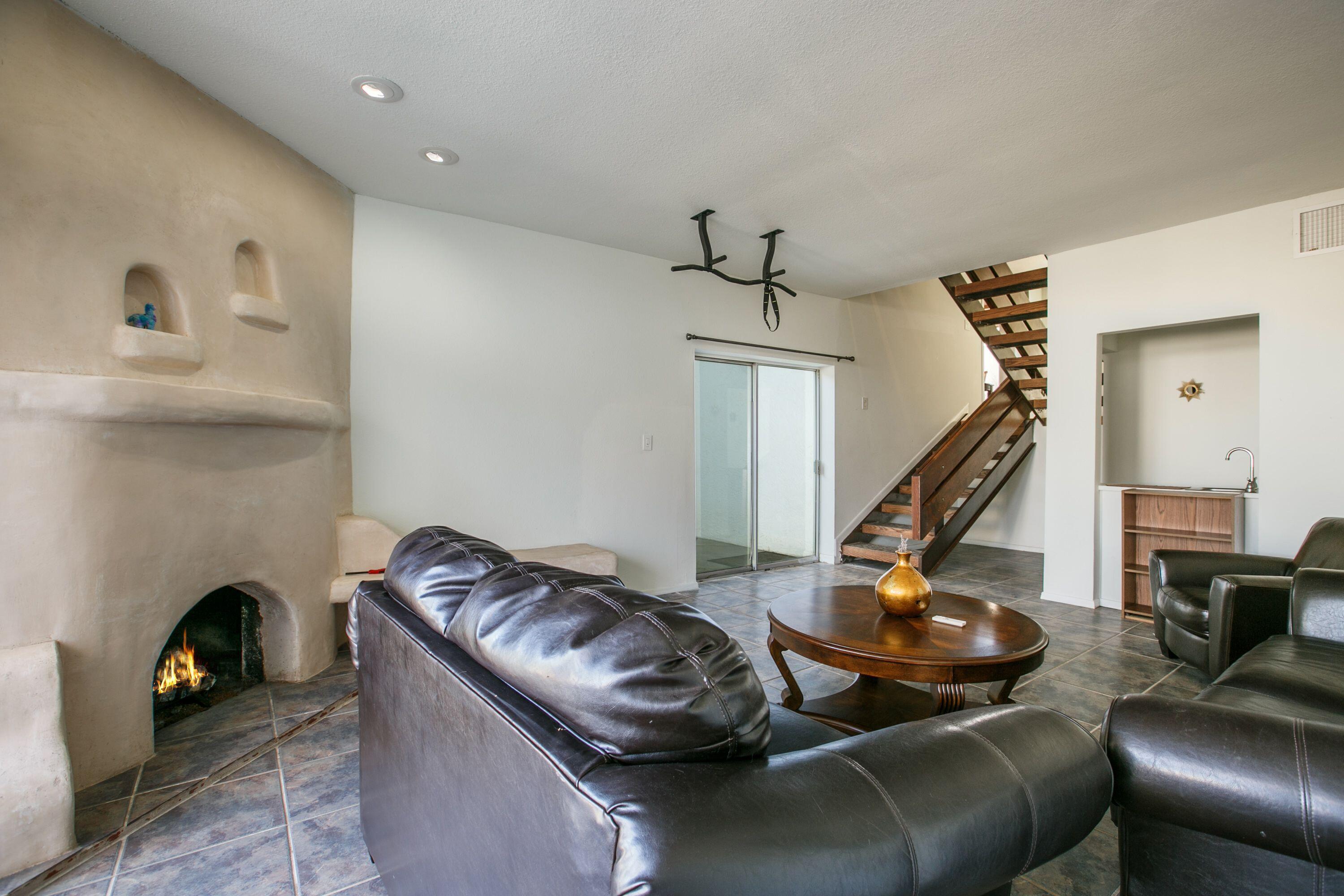 1 La Villita Circle NE