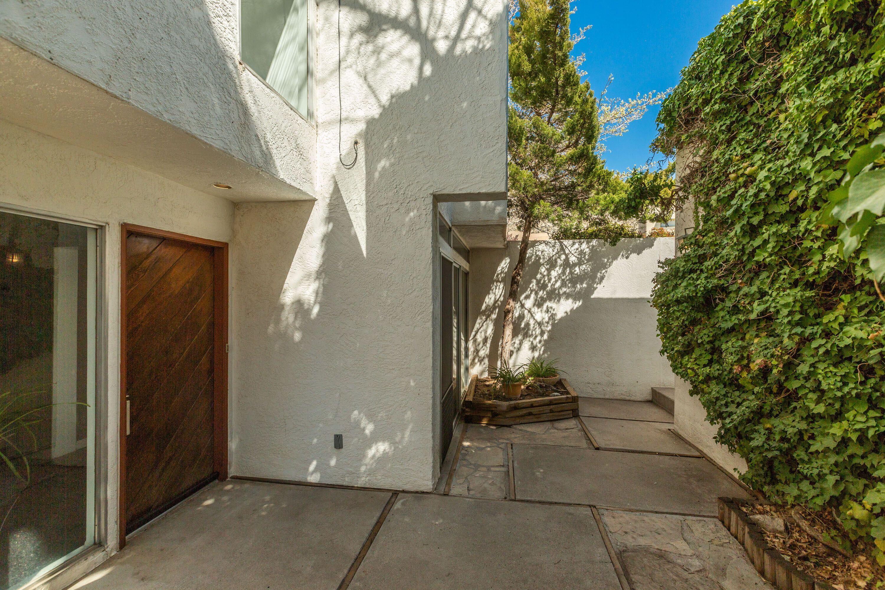 1 La Villita Circle NE