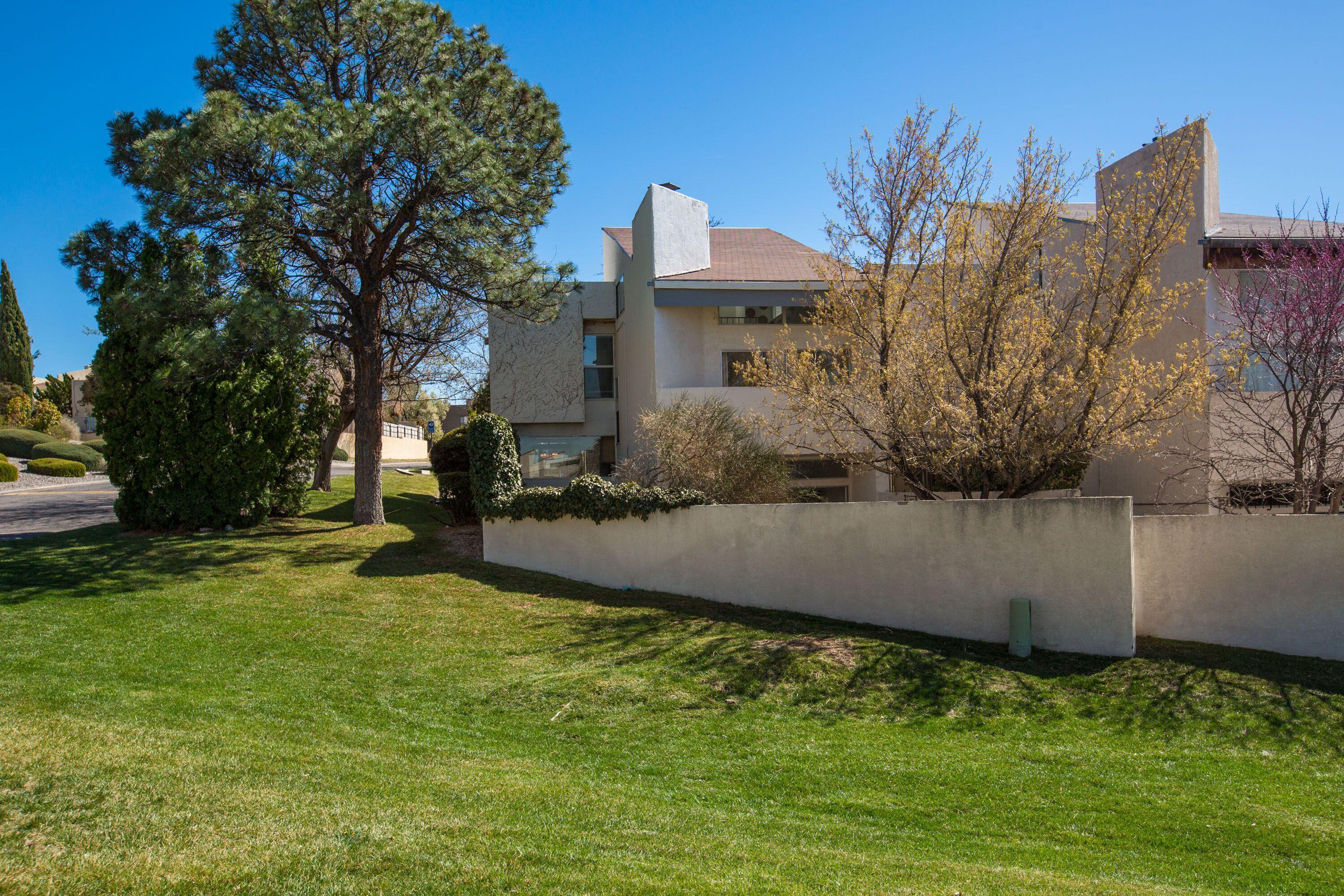 1 La Villita Circle NE