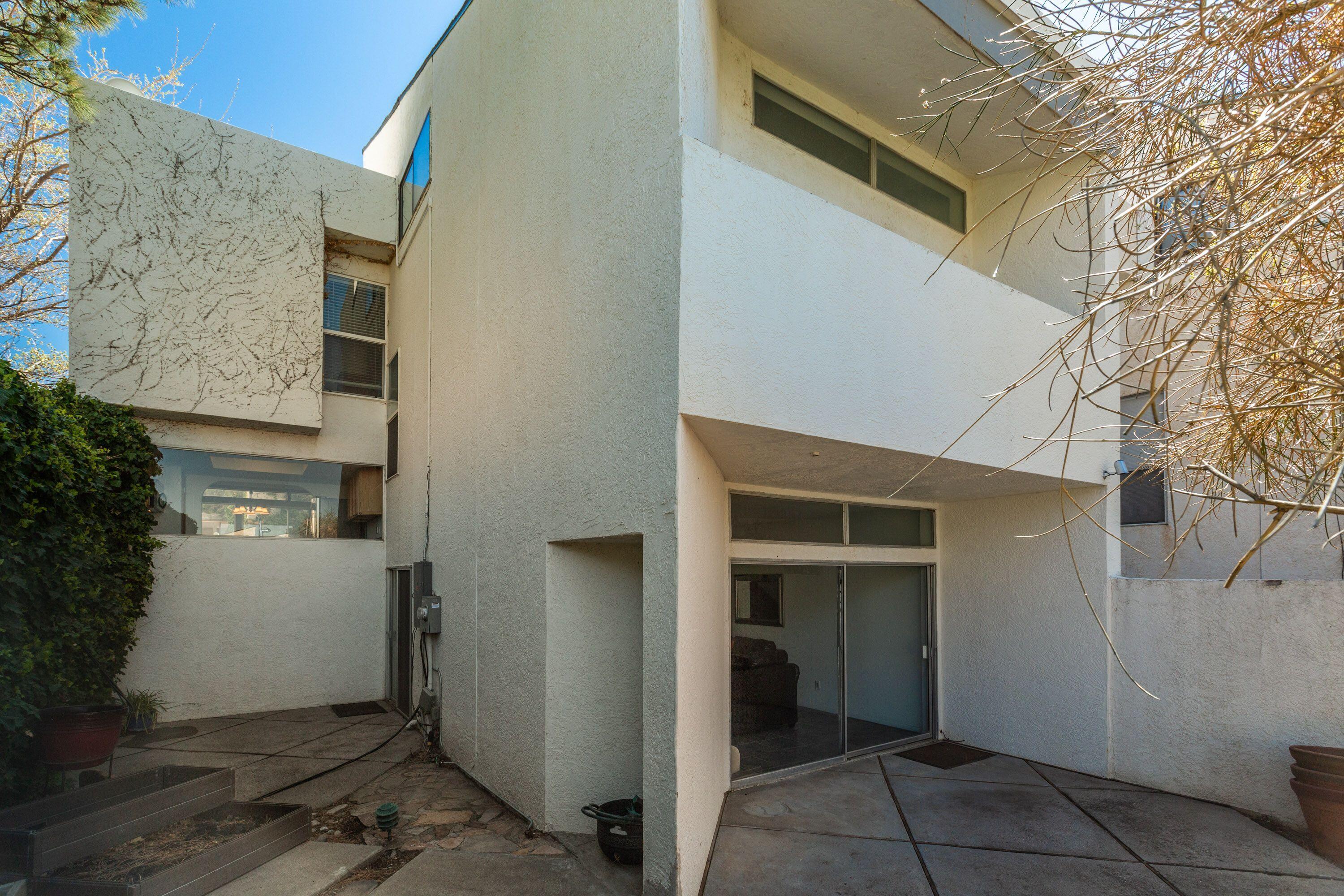 1 La Villita Circle NE